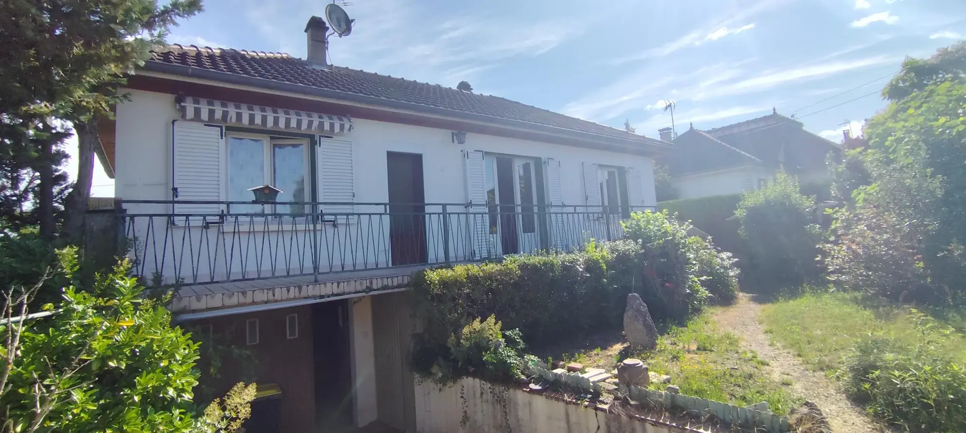 Pavillon traditionnel avec sous-sol total et jardin clos à Tanlay - Vente immobilière