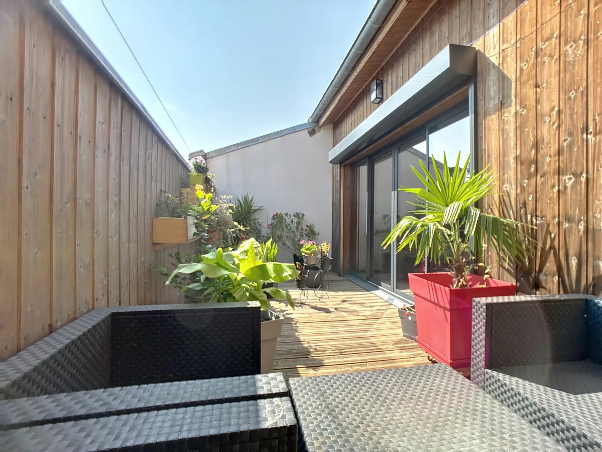 Magnifique duplex T3 avec terrasse, cour et parking à Vernaison en vente 