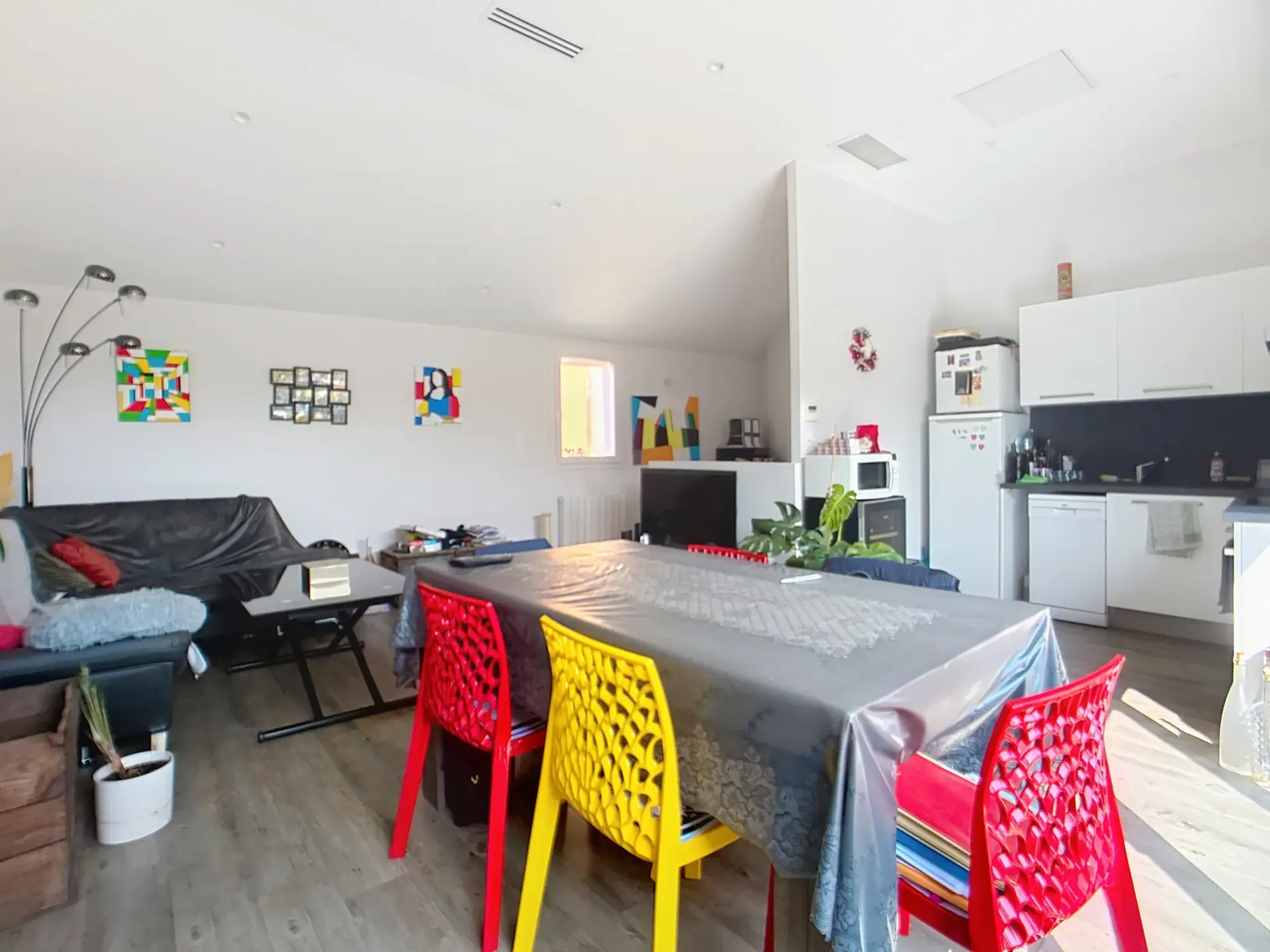 Magnifique duplex T3 avec terrasse, cour et parking à Vernaison en vente 