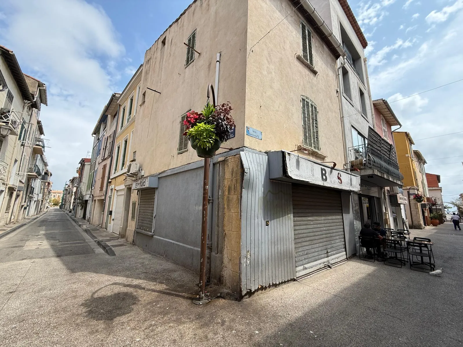 Immeuble à vendre au centre-ville de Martigues en excellent état 