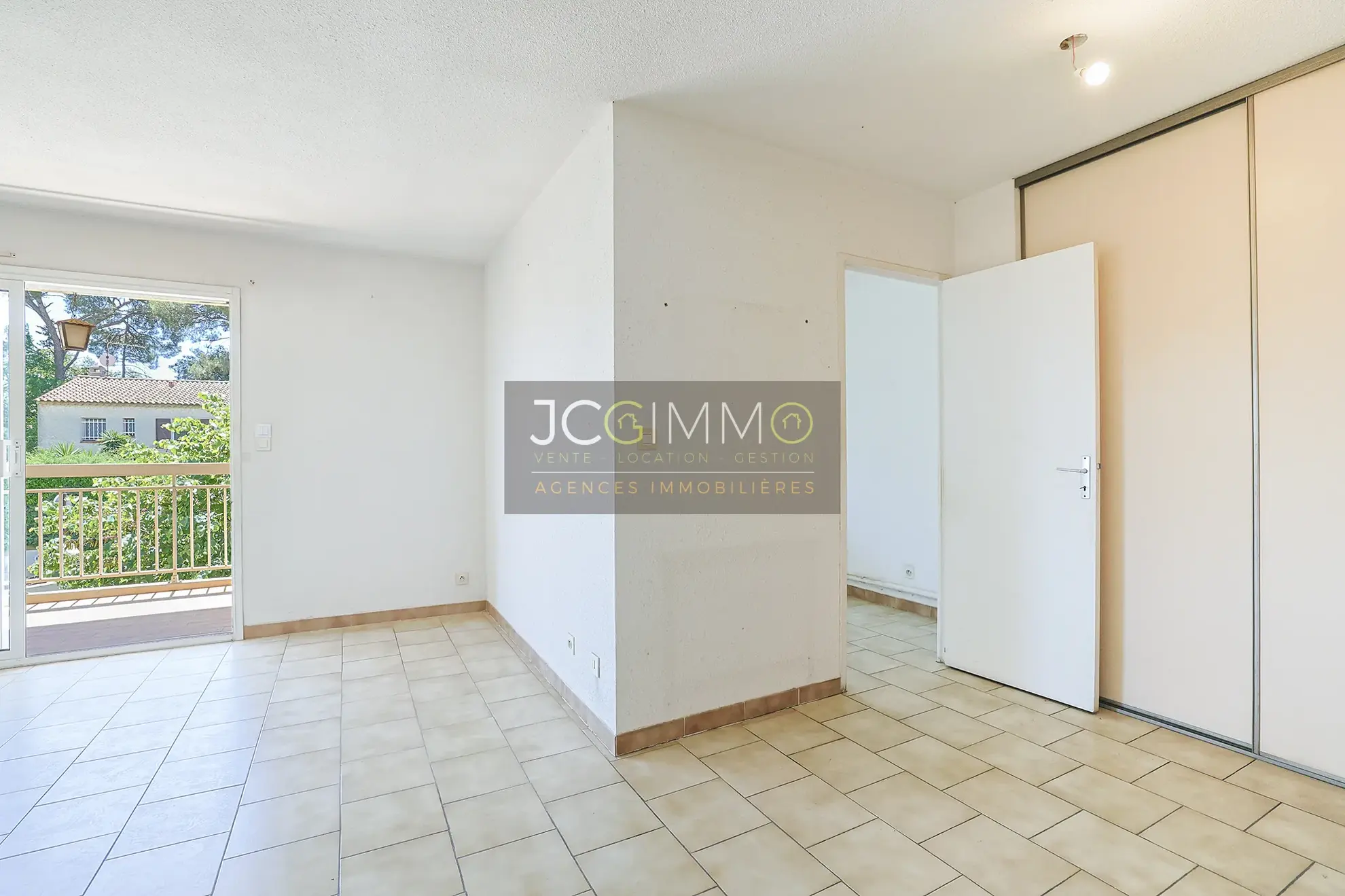 Appartement T3 au Pradet avec terrasse, lumineux et proche centre-ville 