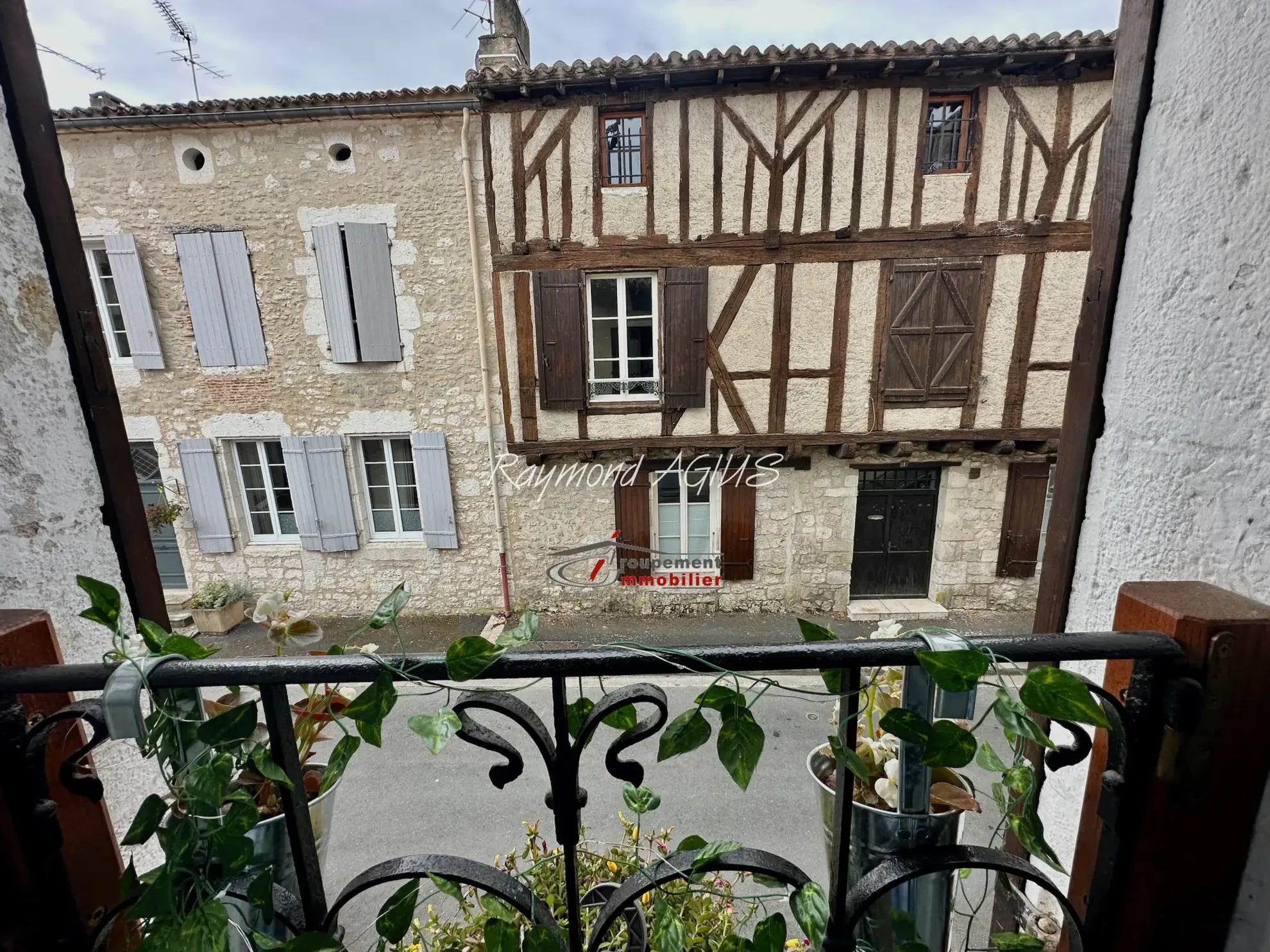 Maison de village à Eymet de 107 m² avec 2 chambres au cœur de la bastide 
