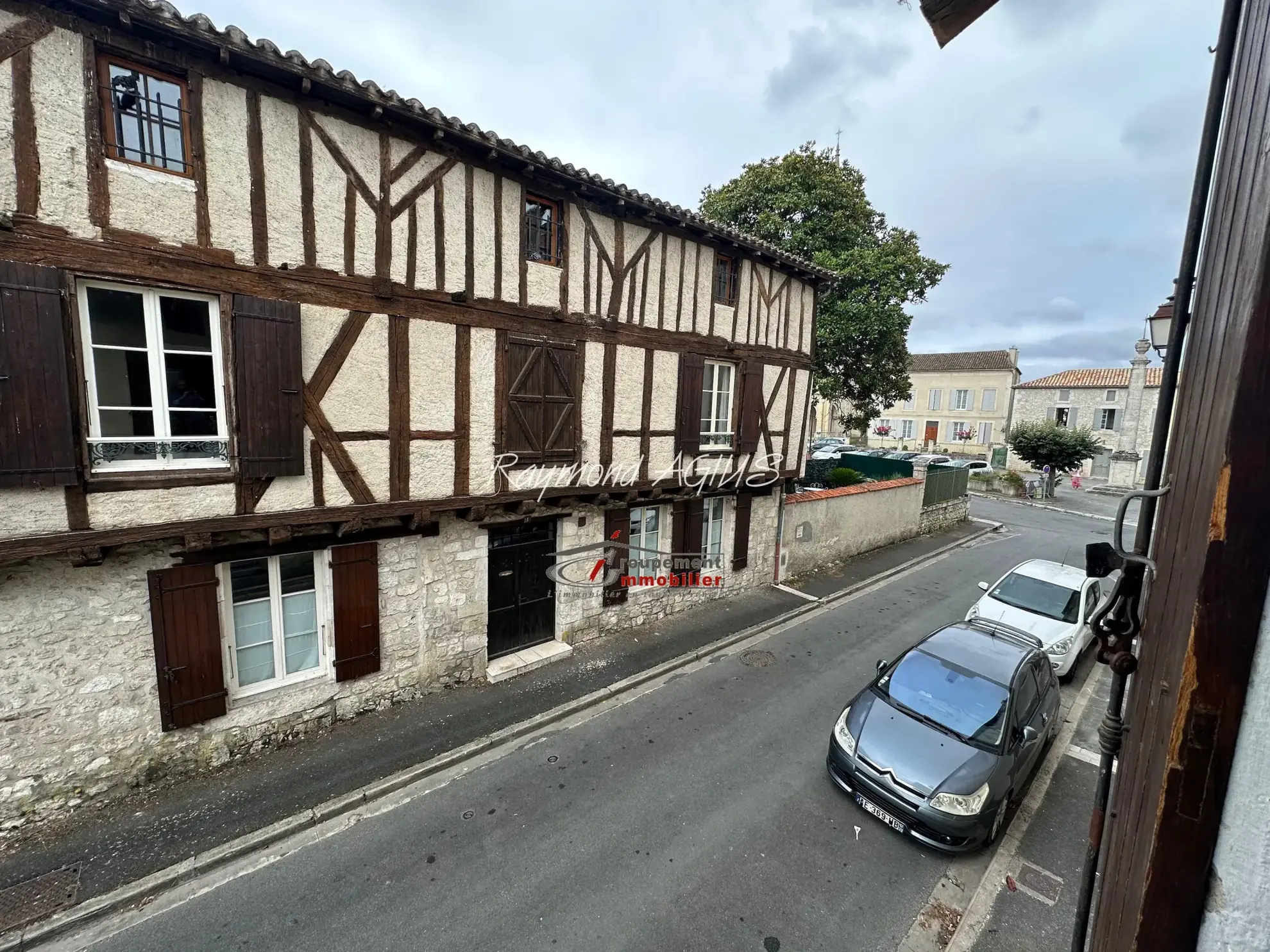 Maison de village à Eymet de 107 m² avec 2 chambres au cœur de la bastide 