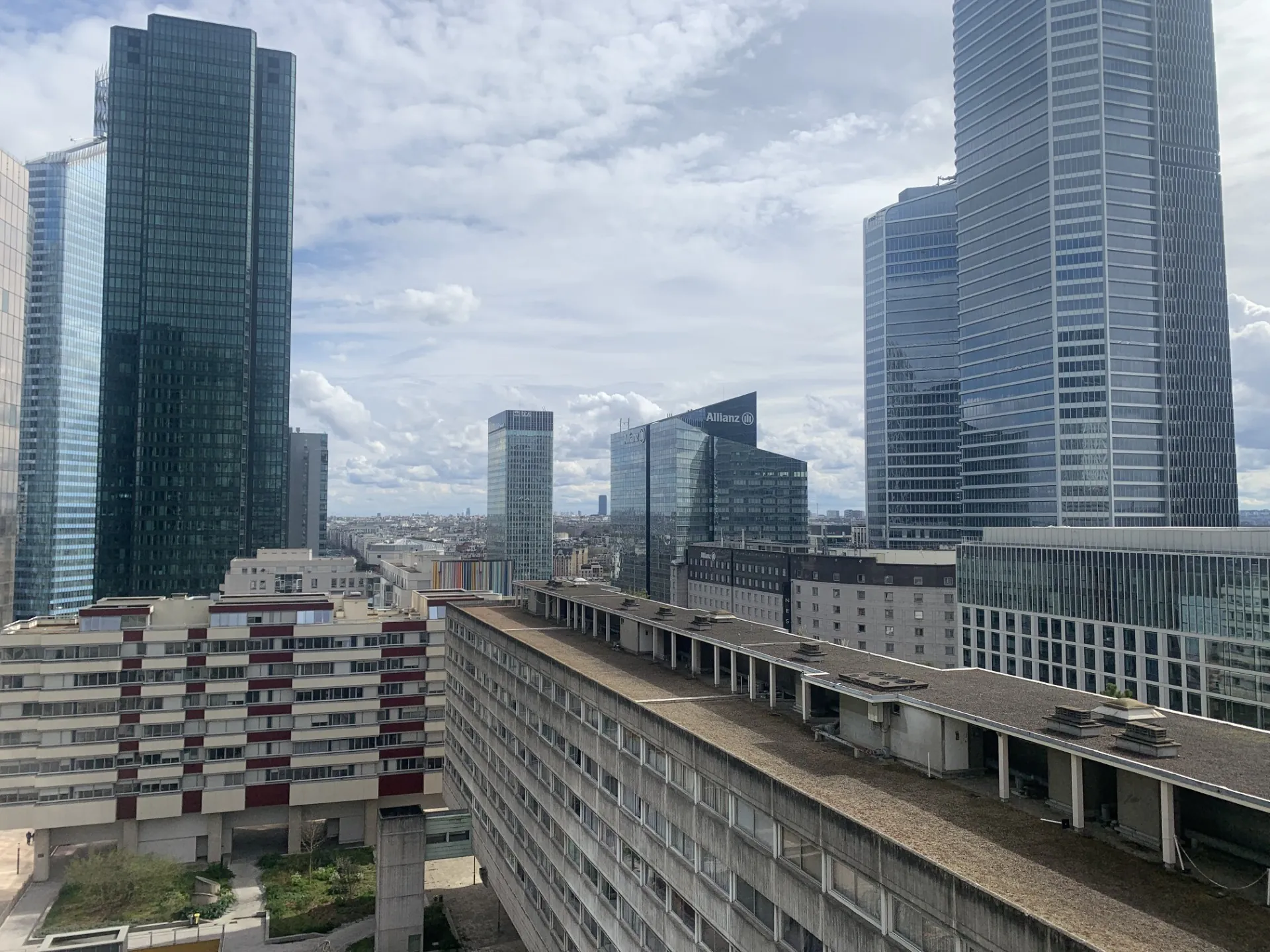 Studio à vendre à Courbevoie proche Métro Esplanade avec bail en cours