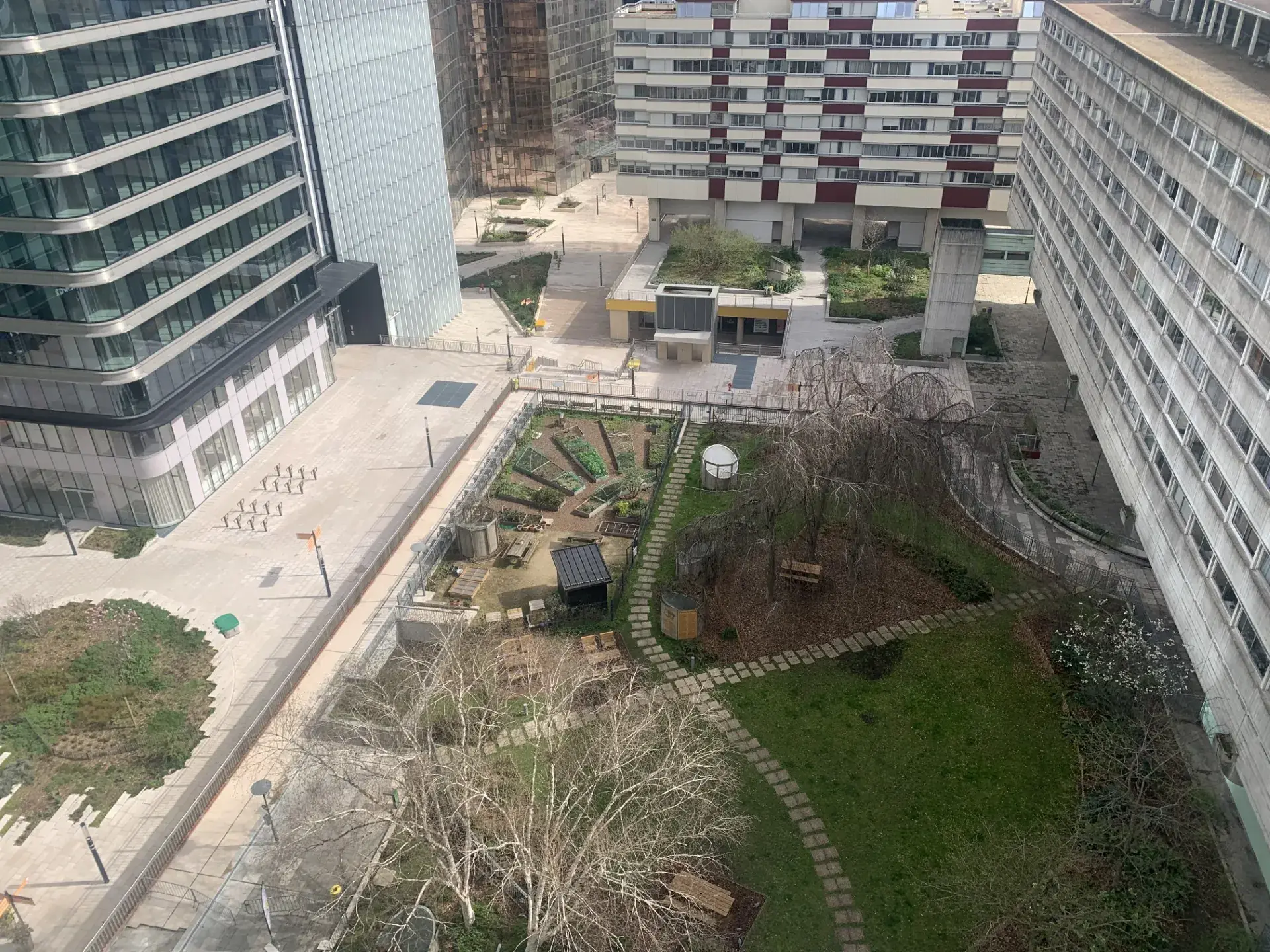 Studio à vendre à Courbevoie proche Métro Esplanade avec bail en cours 