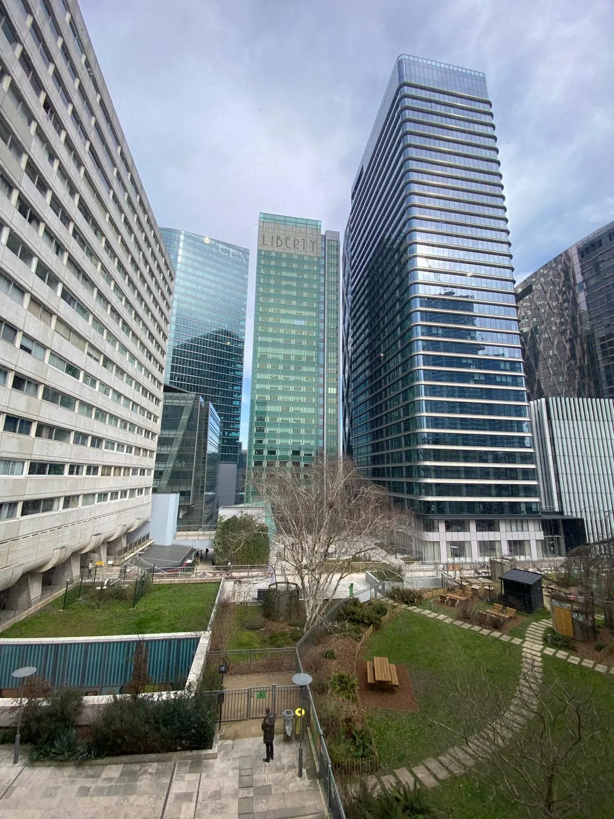 Studio à vendre à Courbevoie proche Métro Esplanade avec bail en cours 