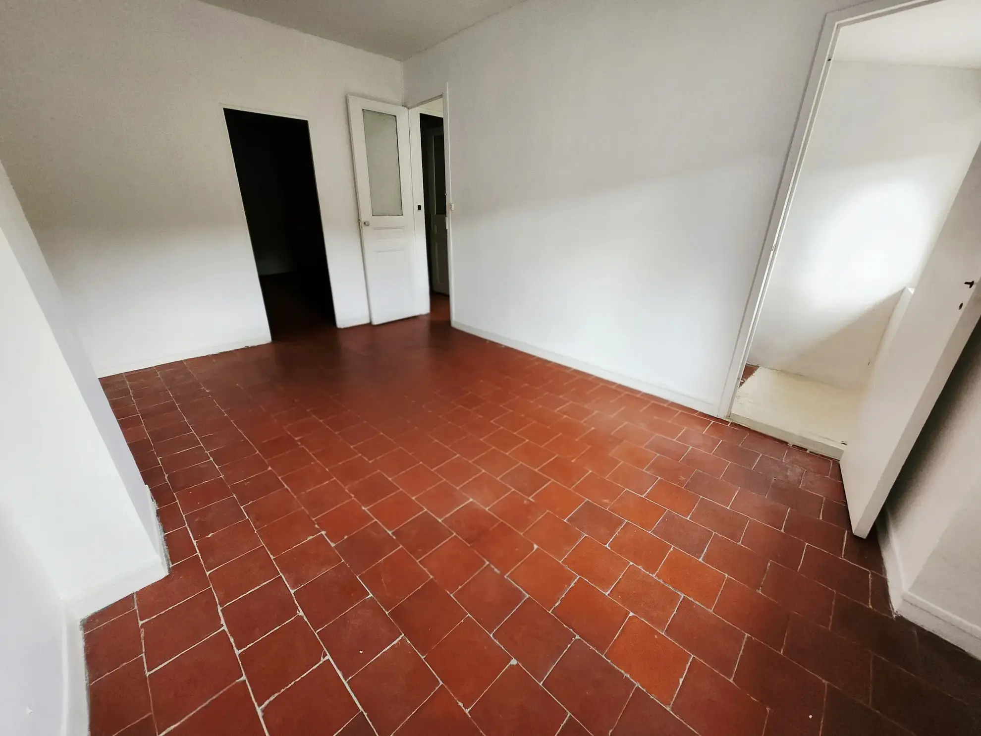 A vendre à Rians, maison de village de 68m² avec garage, charme provençal et potentiel à rafraîchir 