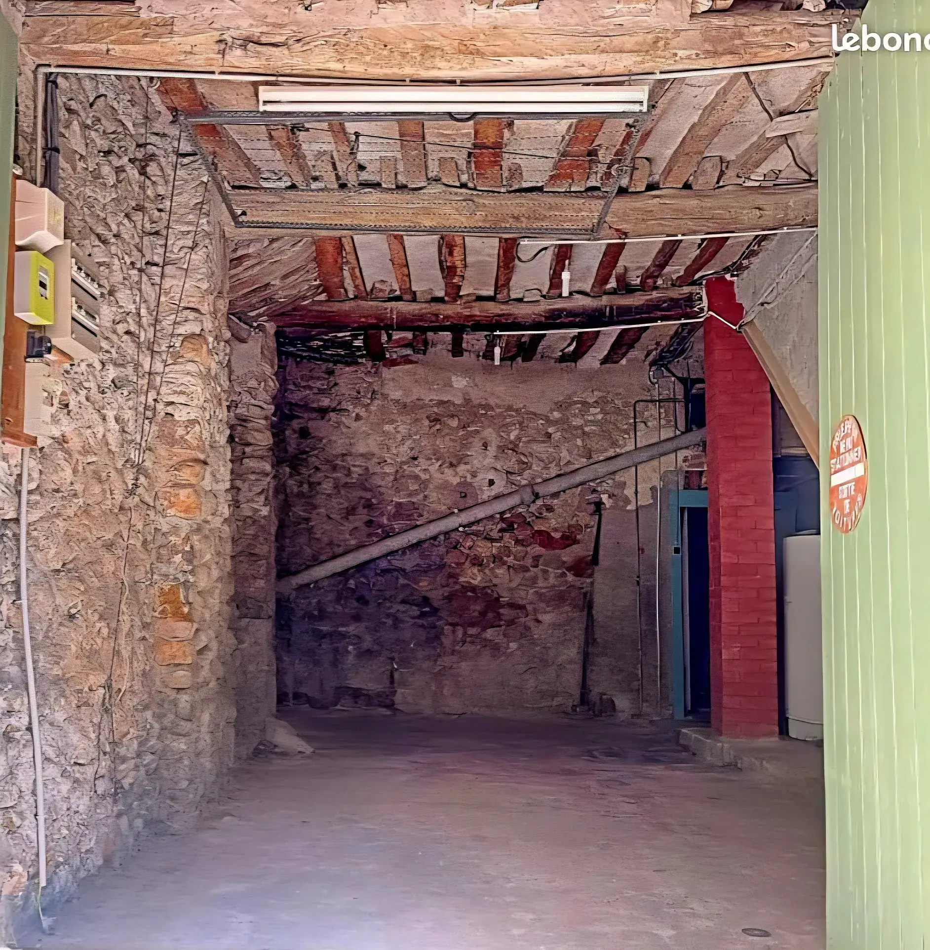 A vendre à Rians, maison de village de 68m² avec garage, charme provençal et potentiel à rafraîchir 