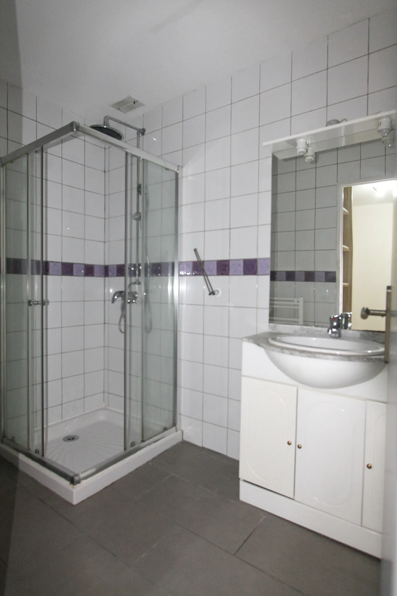 Appartement T3 rénové de 74 m² avec 2 parkings à Peynier 