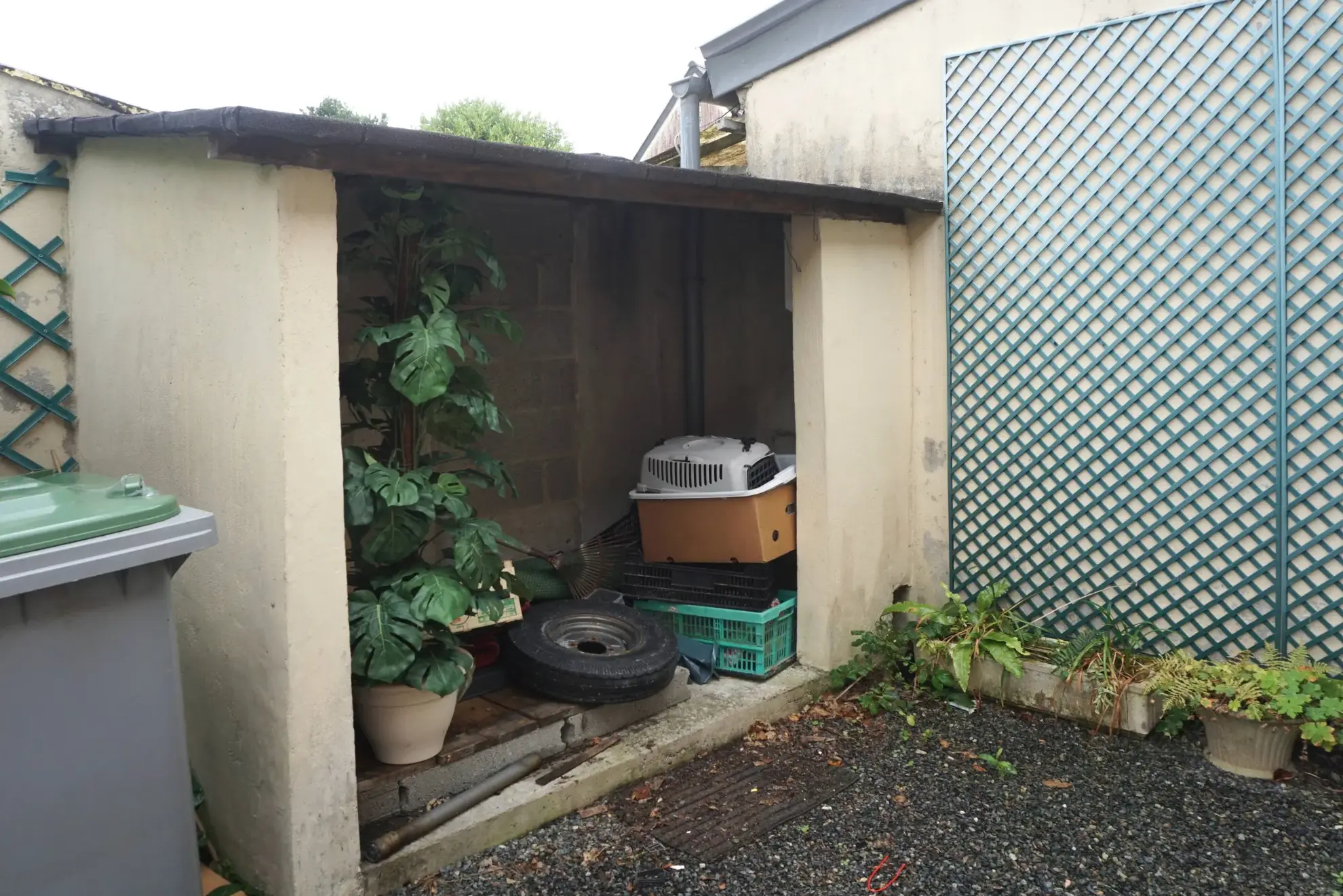 Longère en pierre d'environ 77 m² à Lanvollon avec potentiel de rénovation 