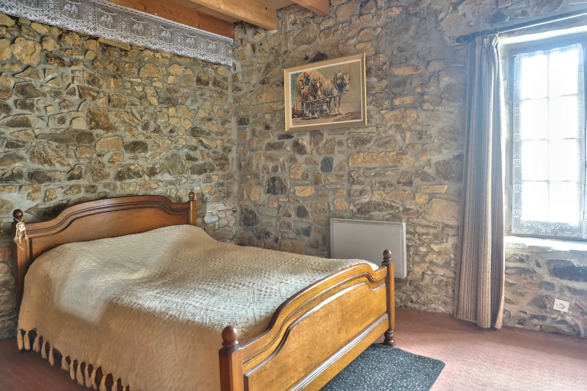 Longère en pierre d'environ 77 m² à Lanvollon avec potentiel de rénovation 