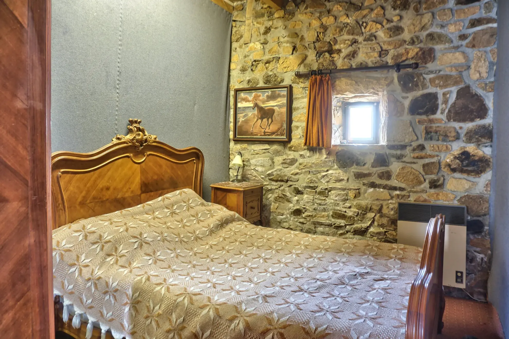 Longère en pierre d'environ 77 m² à Lanvollon avec potentiel de rénovation 