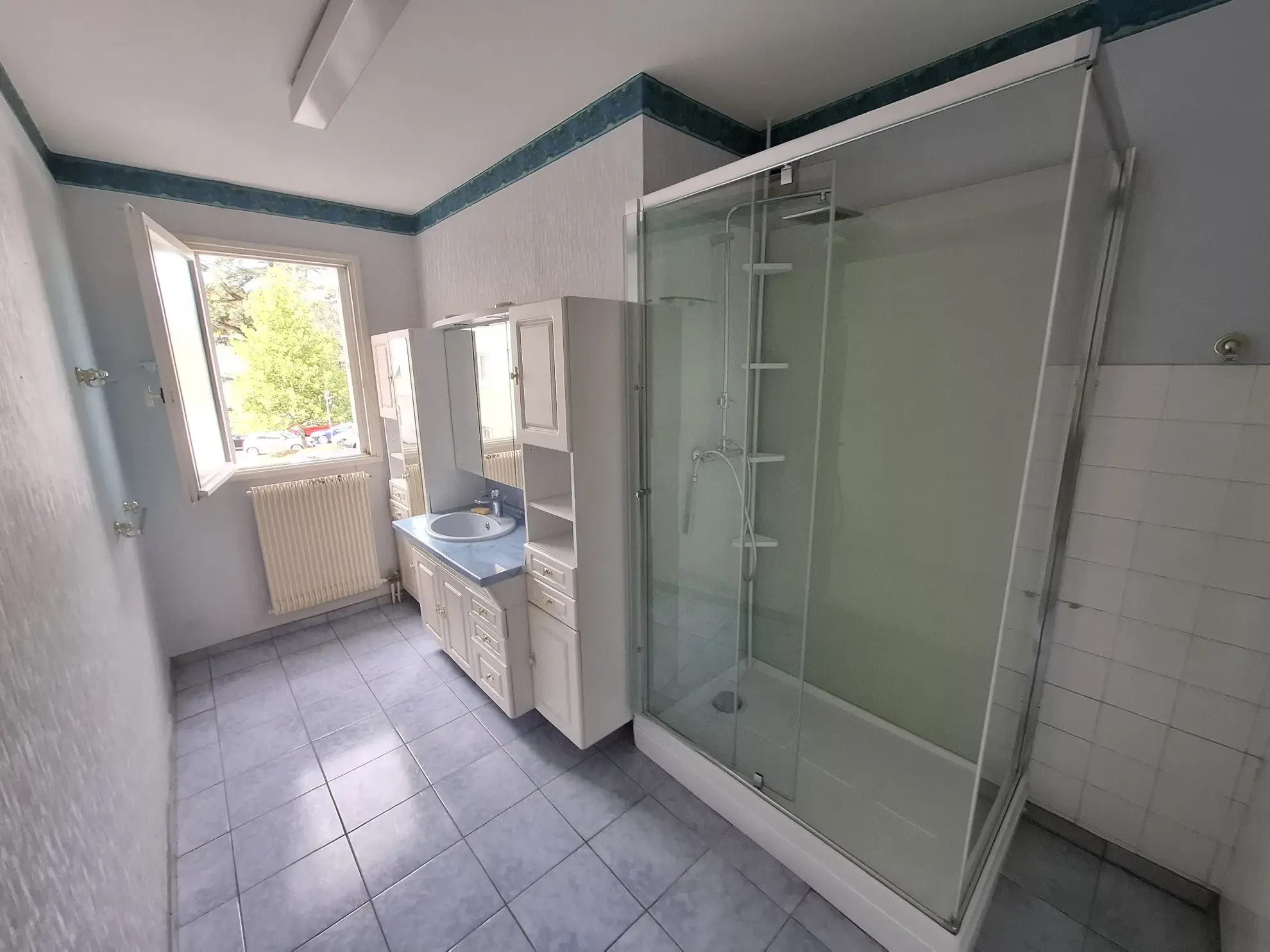 Spacieux appartement T5 avec terrasse et garage à Vienne – Quartier Sud 