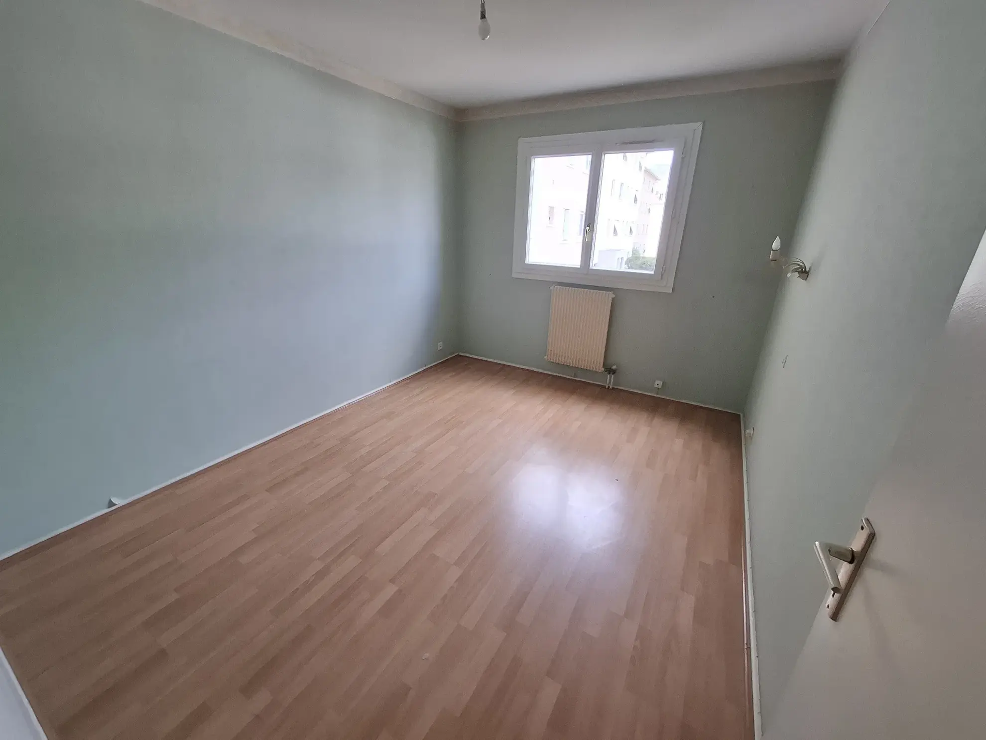 Spacieux appartement T5 avec terrasse et garage à Vienne – Quartier Sud 