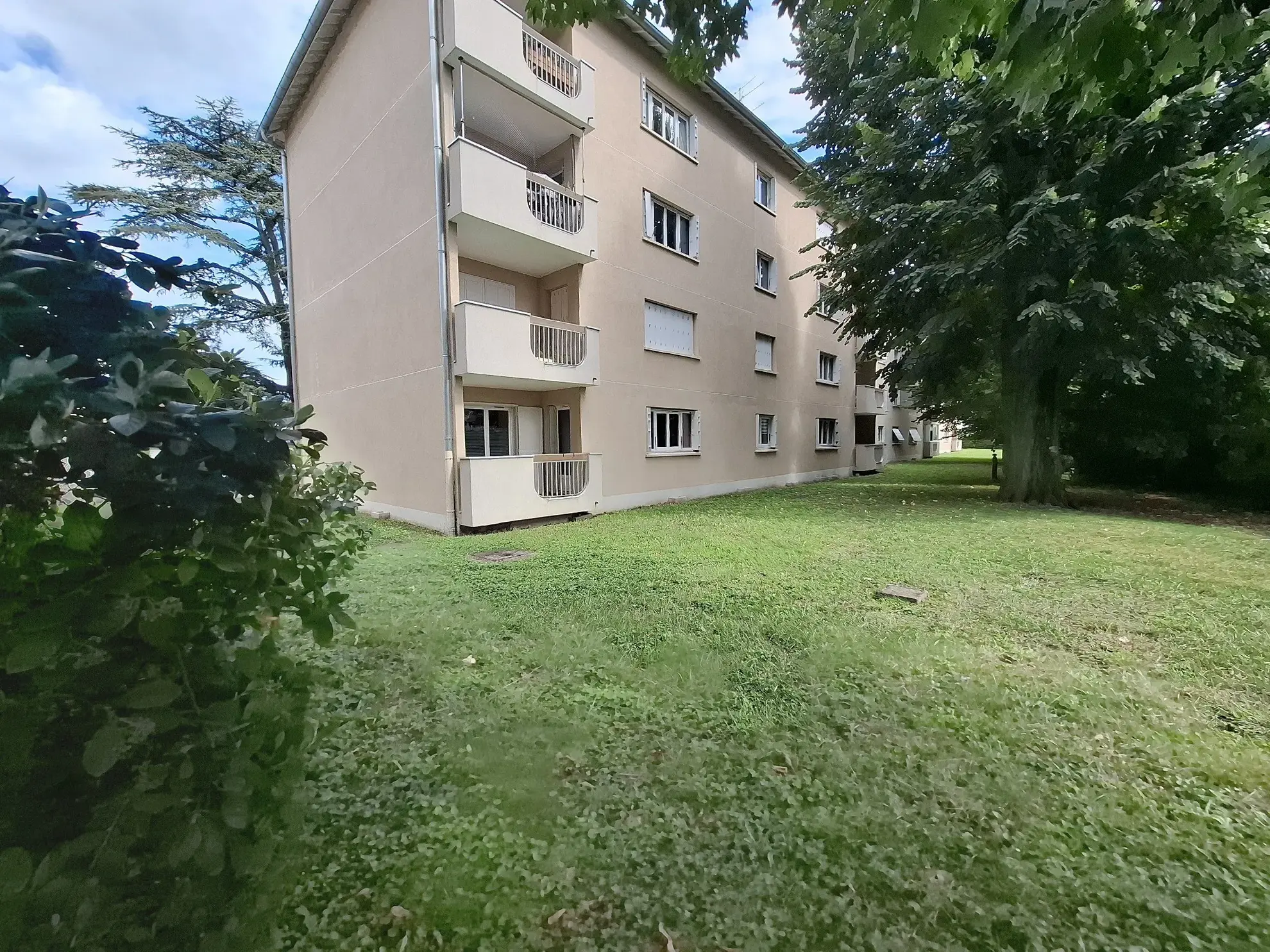 Spacieux appartement T5 avec terrasse et garage à Vienne – Quartier Sud 