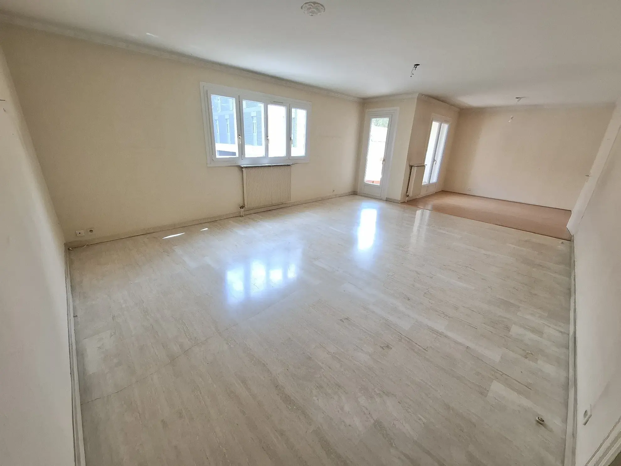 Spacieux appartement T5 avec terrasse et garage à Vienne – Quartier Sud 