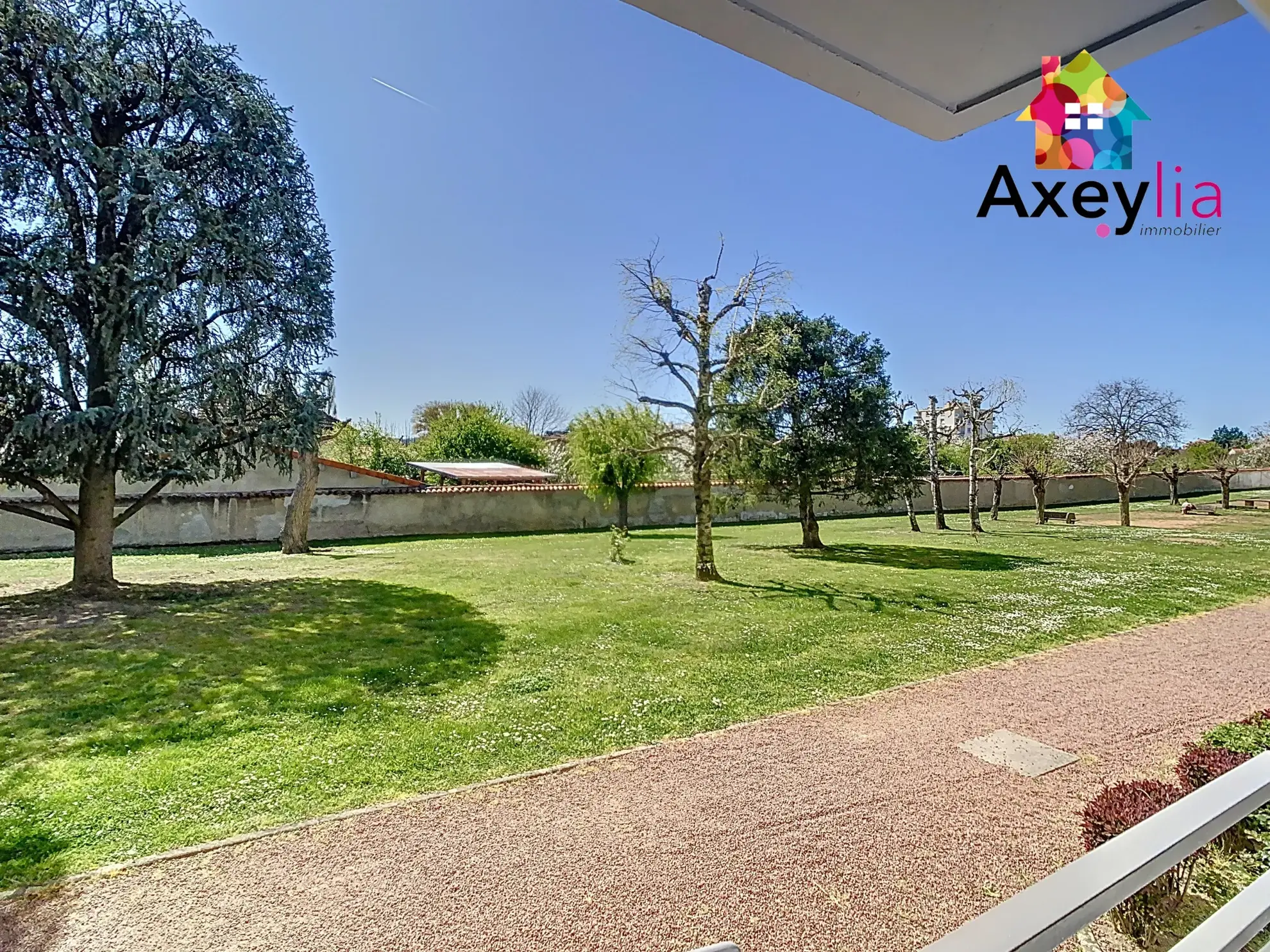 Appartement T4 à Roanne avec cave, garage et vue sur la nature 