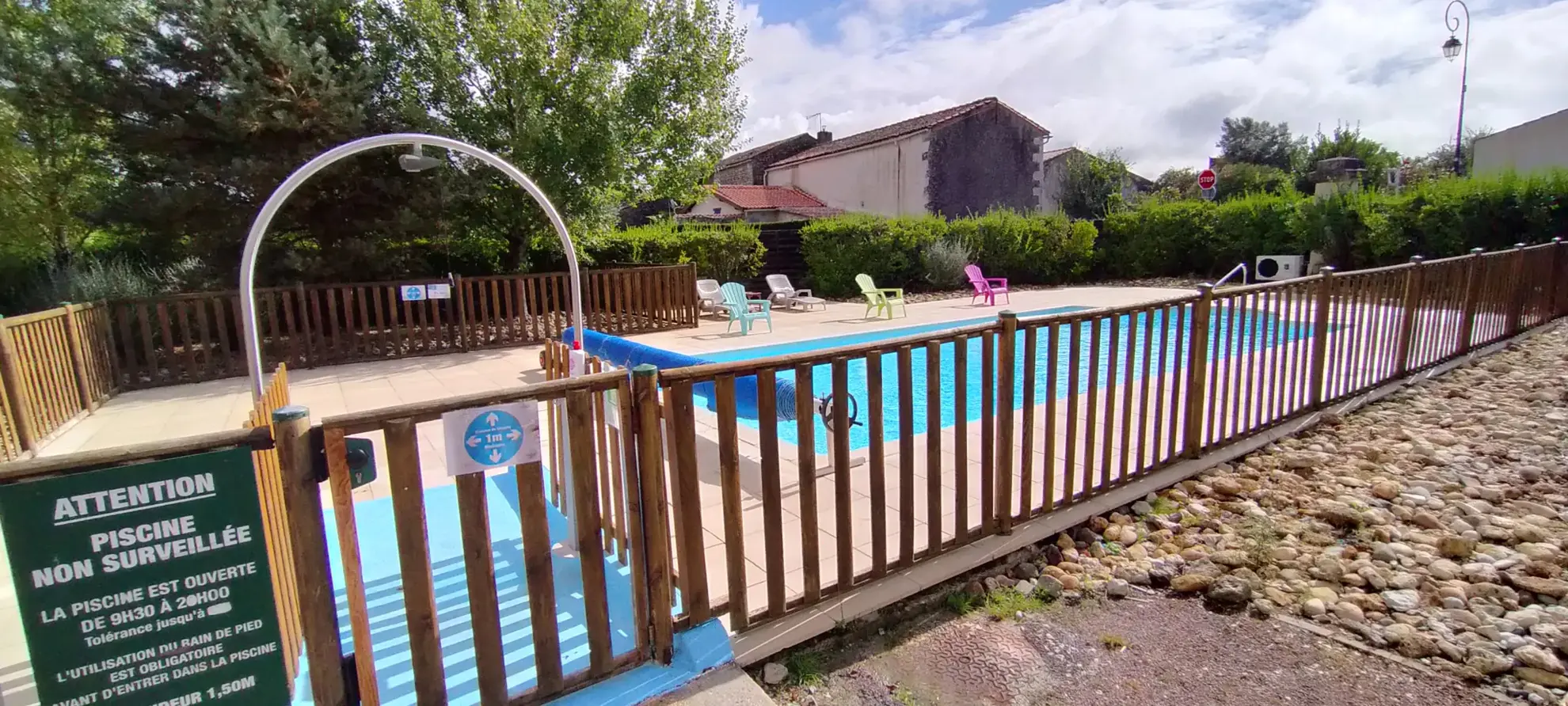 Maison T3 à Saujon : parfait pour senior ou investisseur avec garage et piscine 