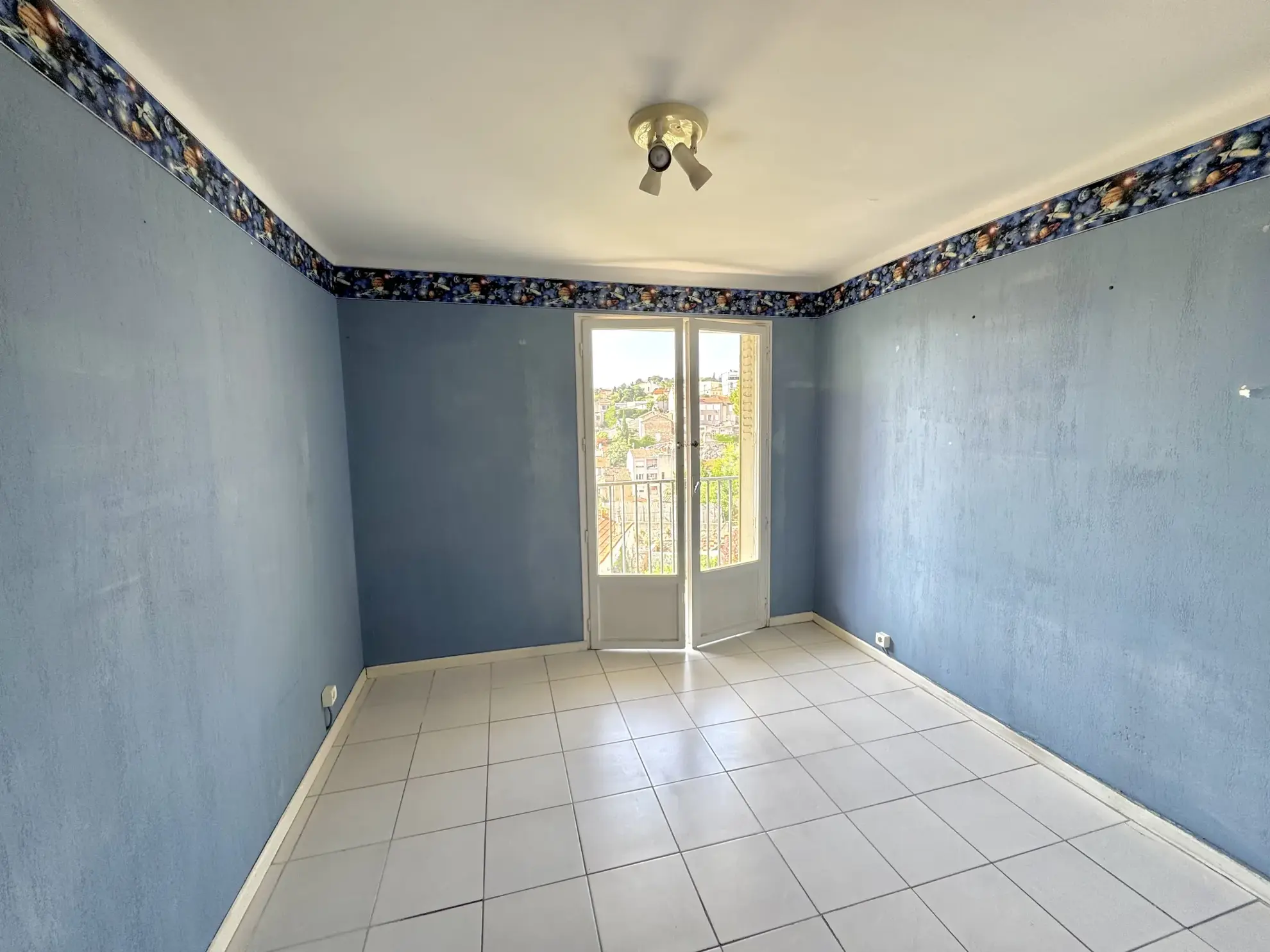 Appartement T3/T4 à rénover à Marseille, calme et lumineux 