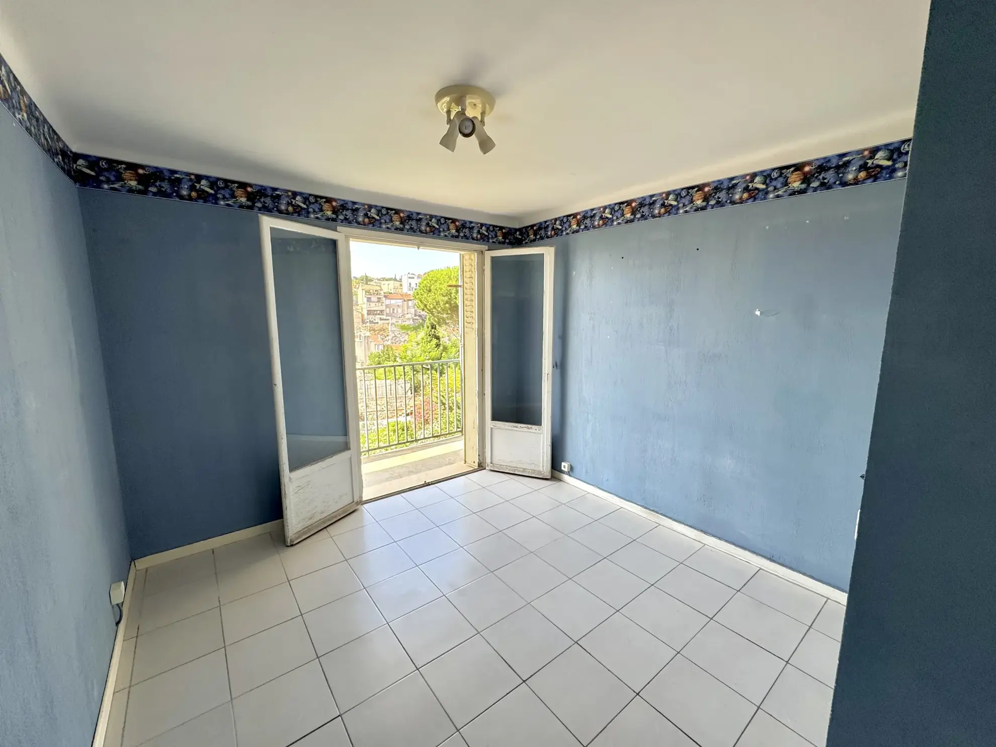 Appartement T3/T4 à rénover à Marseille, calme et lumineux 