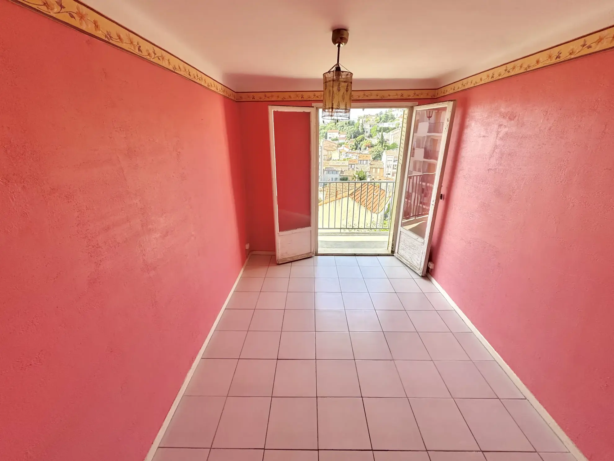 Appartement T3/T4 à rénover à Marseille, calme et lumineux 