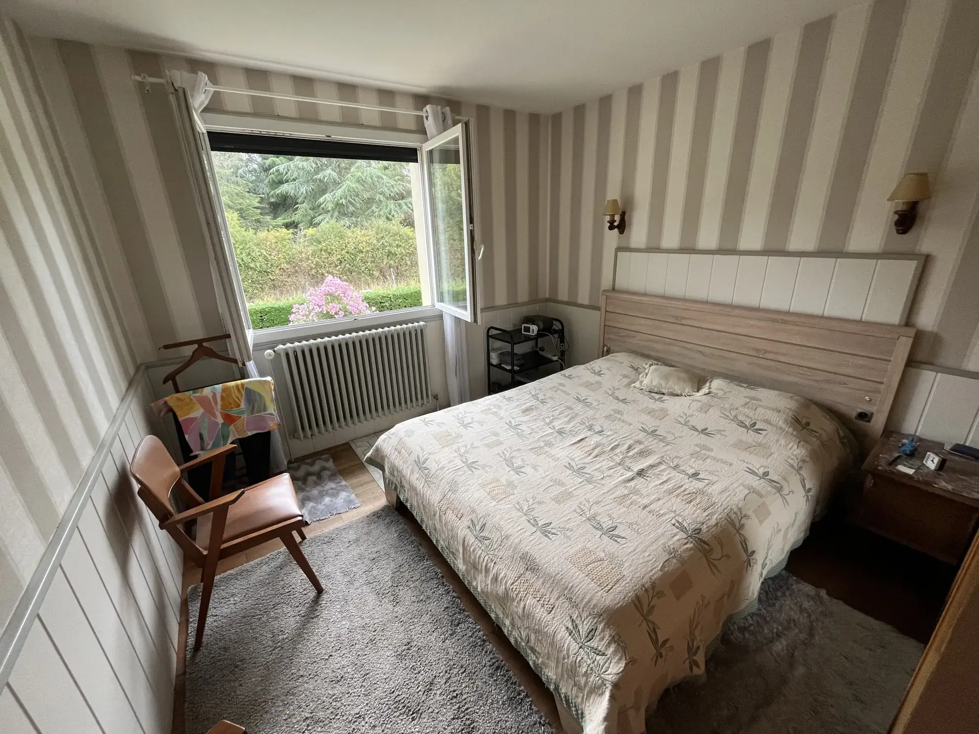 Maison de type 4 avec isolation extérieure à Saint VARENT - Calme et confort sur 1977 m² 