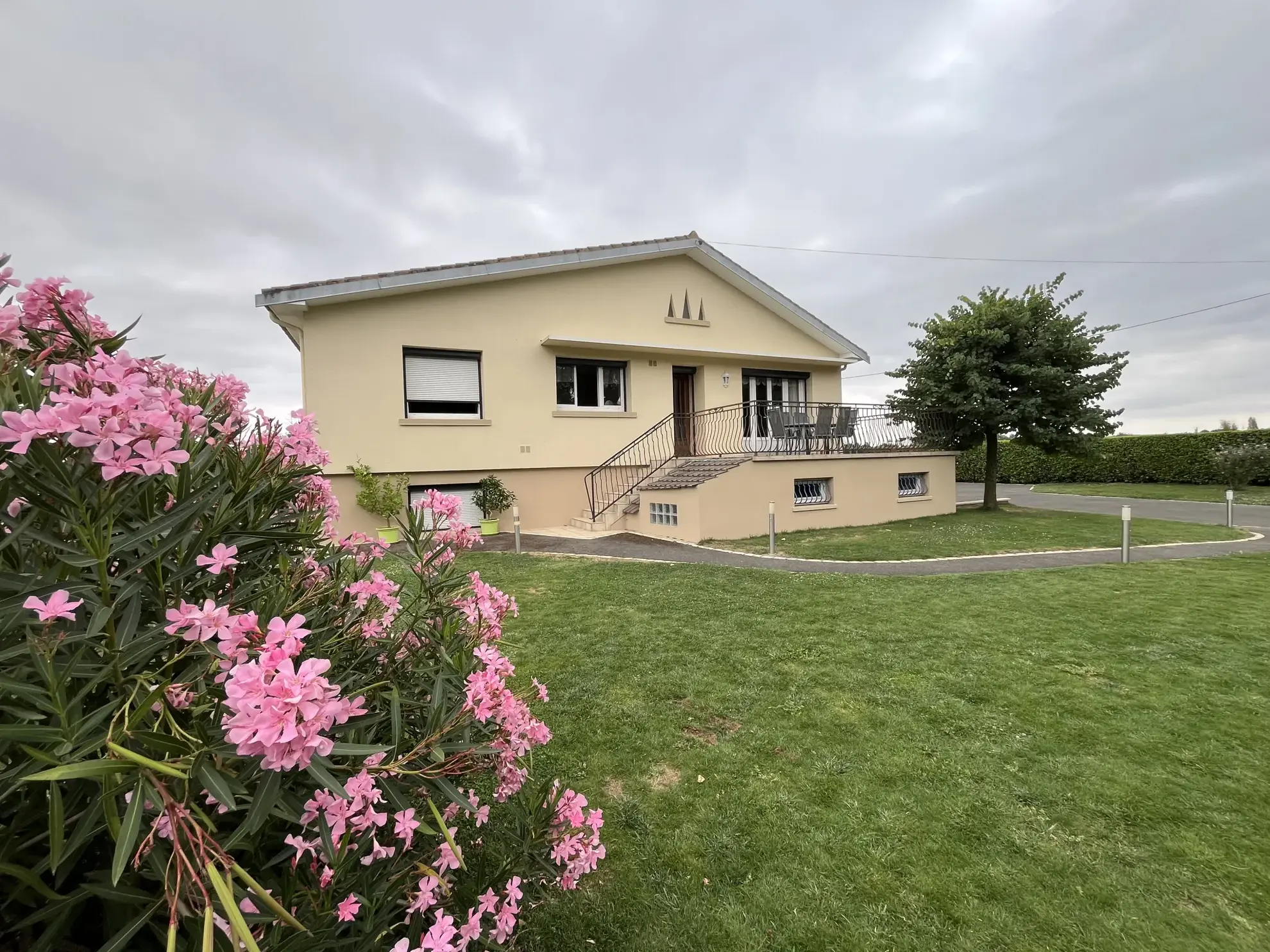 Maison de type 4 avec isolation extérieure à Saint VARENT - Calme et confort sur 1977 m²