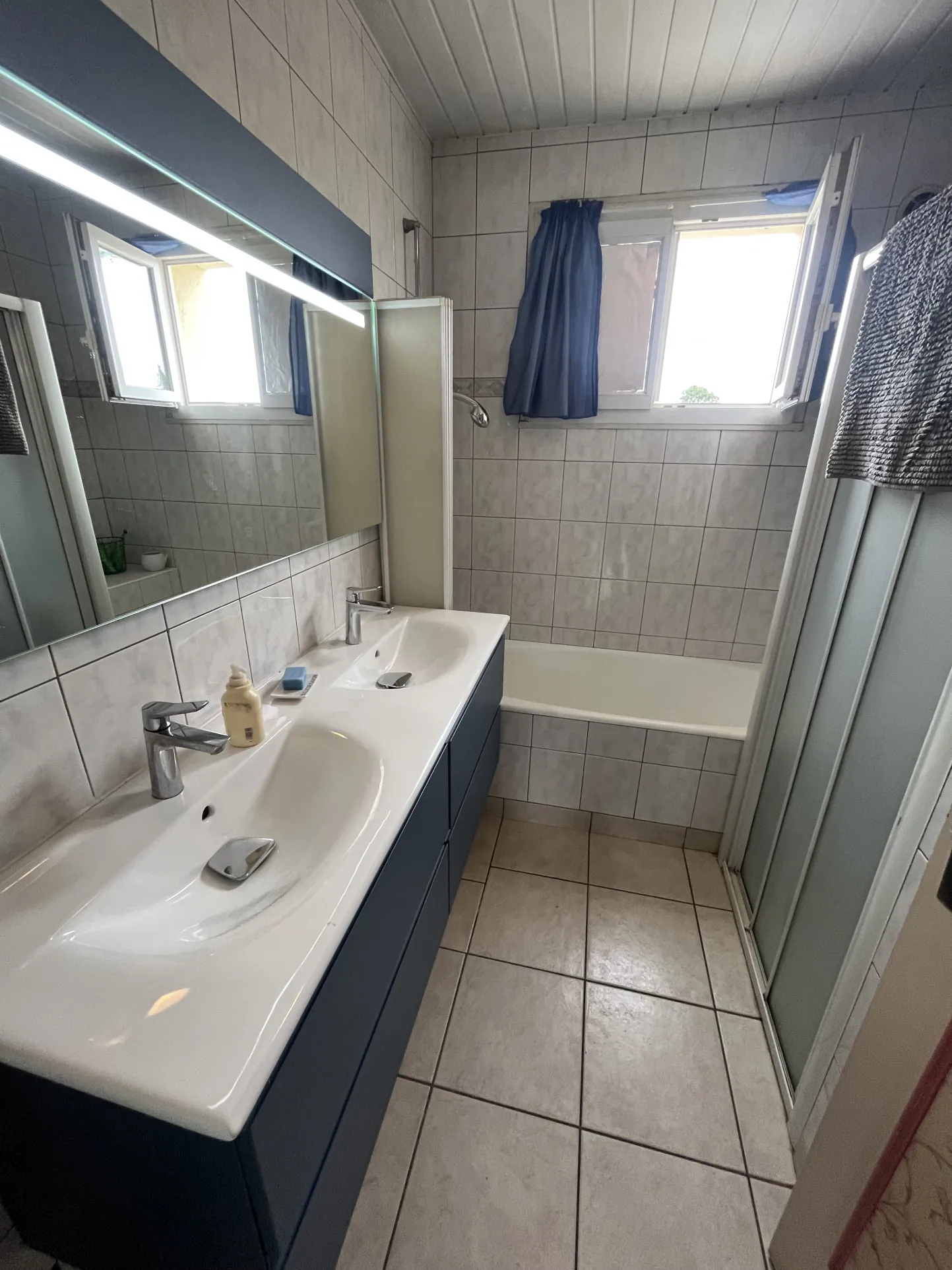 Maison de type 4 avec isolation extérieure à Saint VARENT - Calme et confort sur 1977 m² 