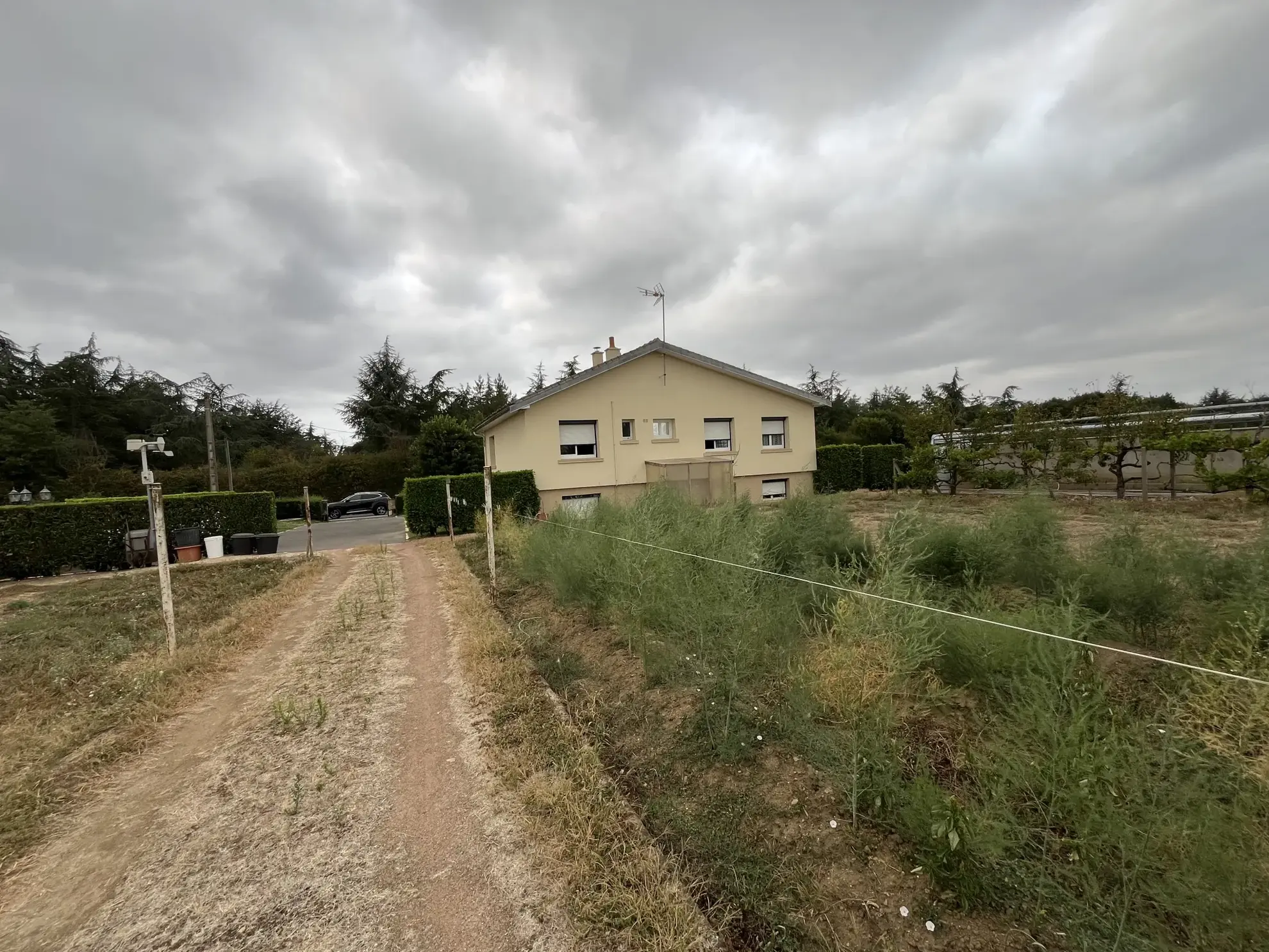 Maison de type 4 avec isolation extérieure à Saint VARENT - Calme et confort sur 1977 m² 