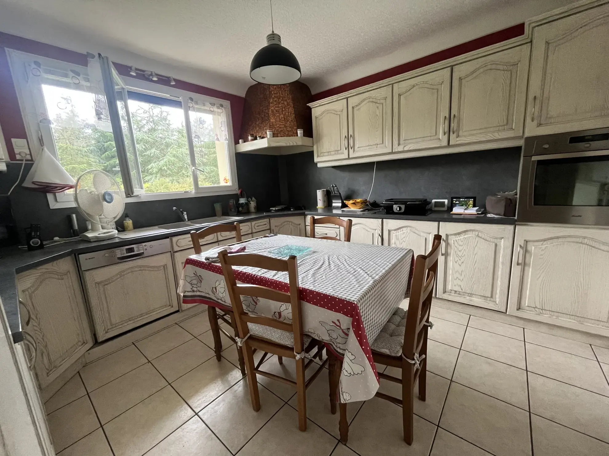 Maison de type 4 avec isolation extérieure à Saint VARENT - Calme et confort sur 1977 m² 