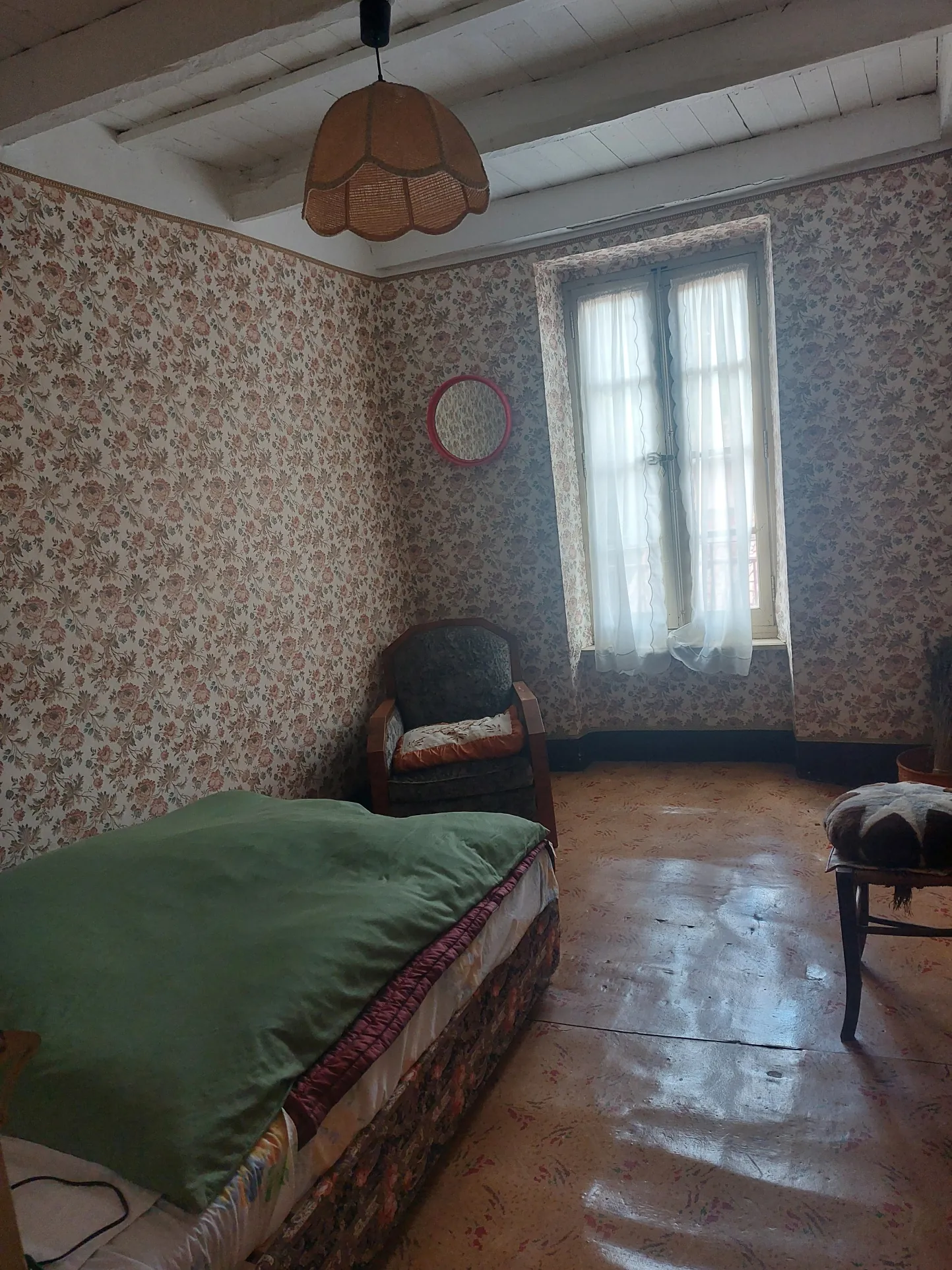 Maison de village à rénover de 72,20 m² à Camarès avec caves et terrasse 