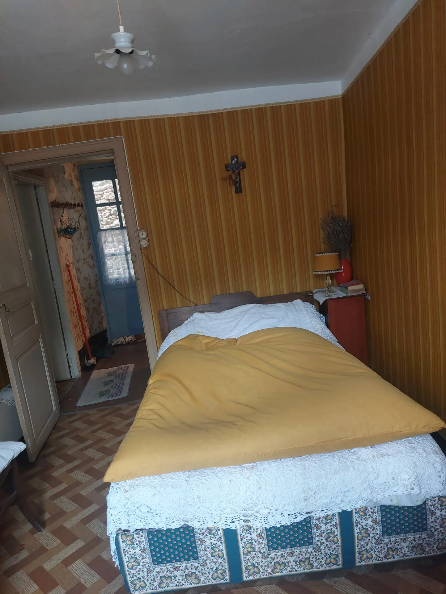 Maison de village à rénover de 72,20 m² à Camarès avec caves et terrasse 