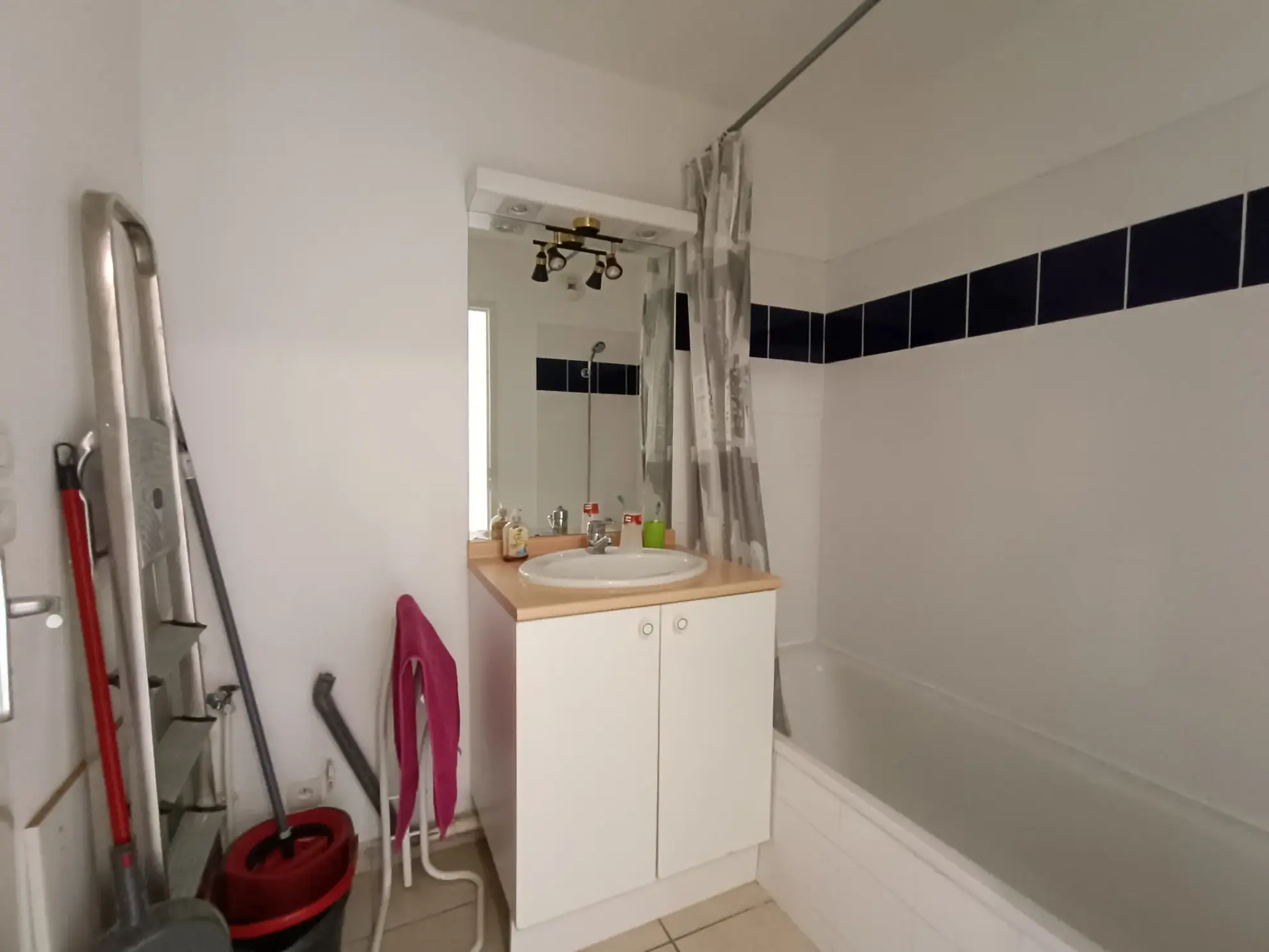 Appartement T3 avec terrasse et parking à Carcassonne - Confort de plain-pied 