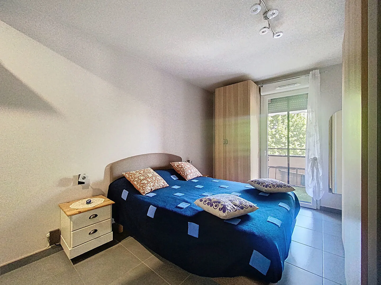 Bel appartement Type 2 avec terrasse et stationnement à Gardanne 