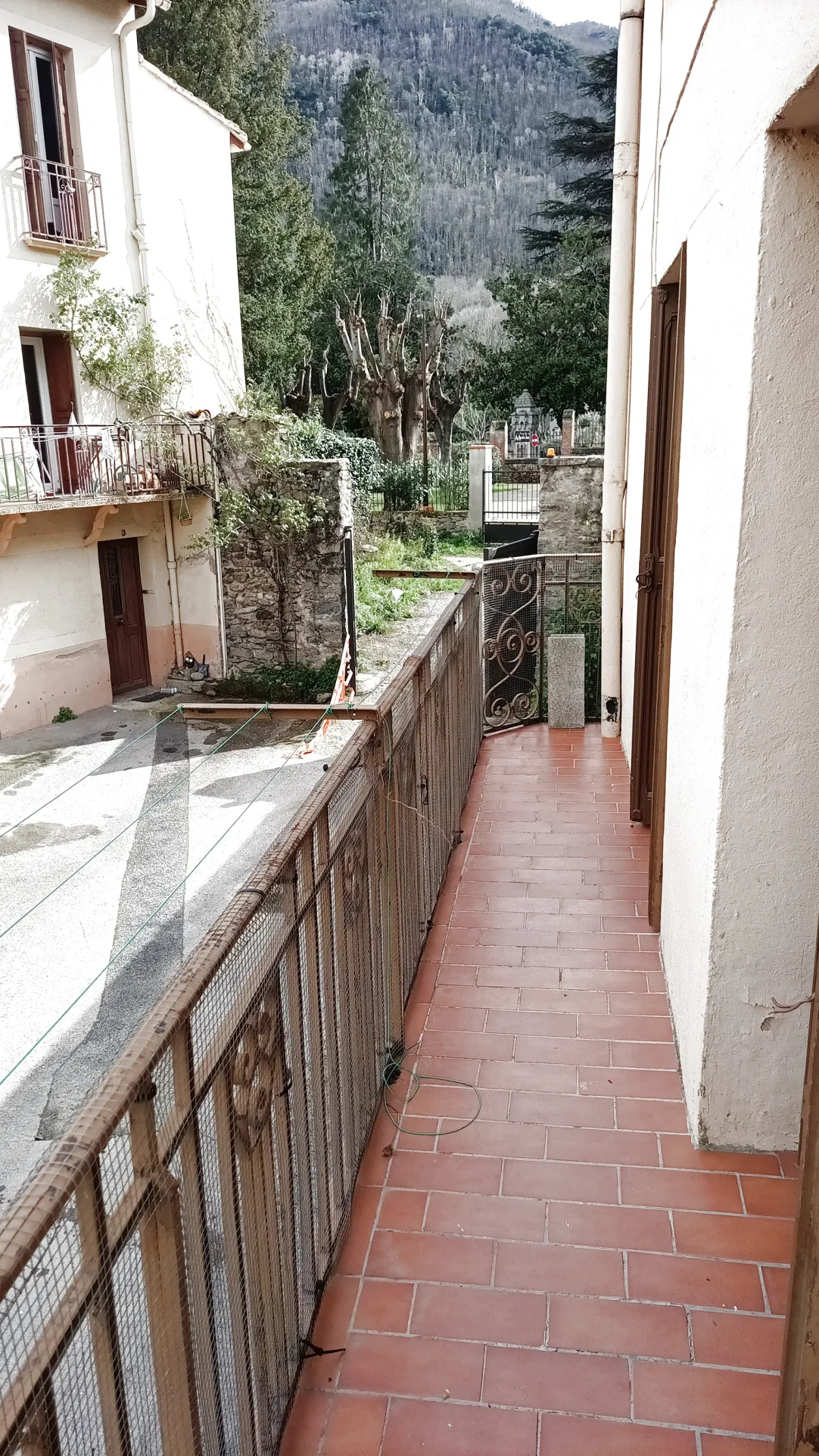 Maison à vendre à Arles-sur-Tech - 150 m², 4 chambres, rénovation en cours 