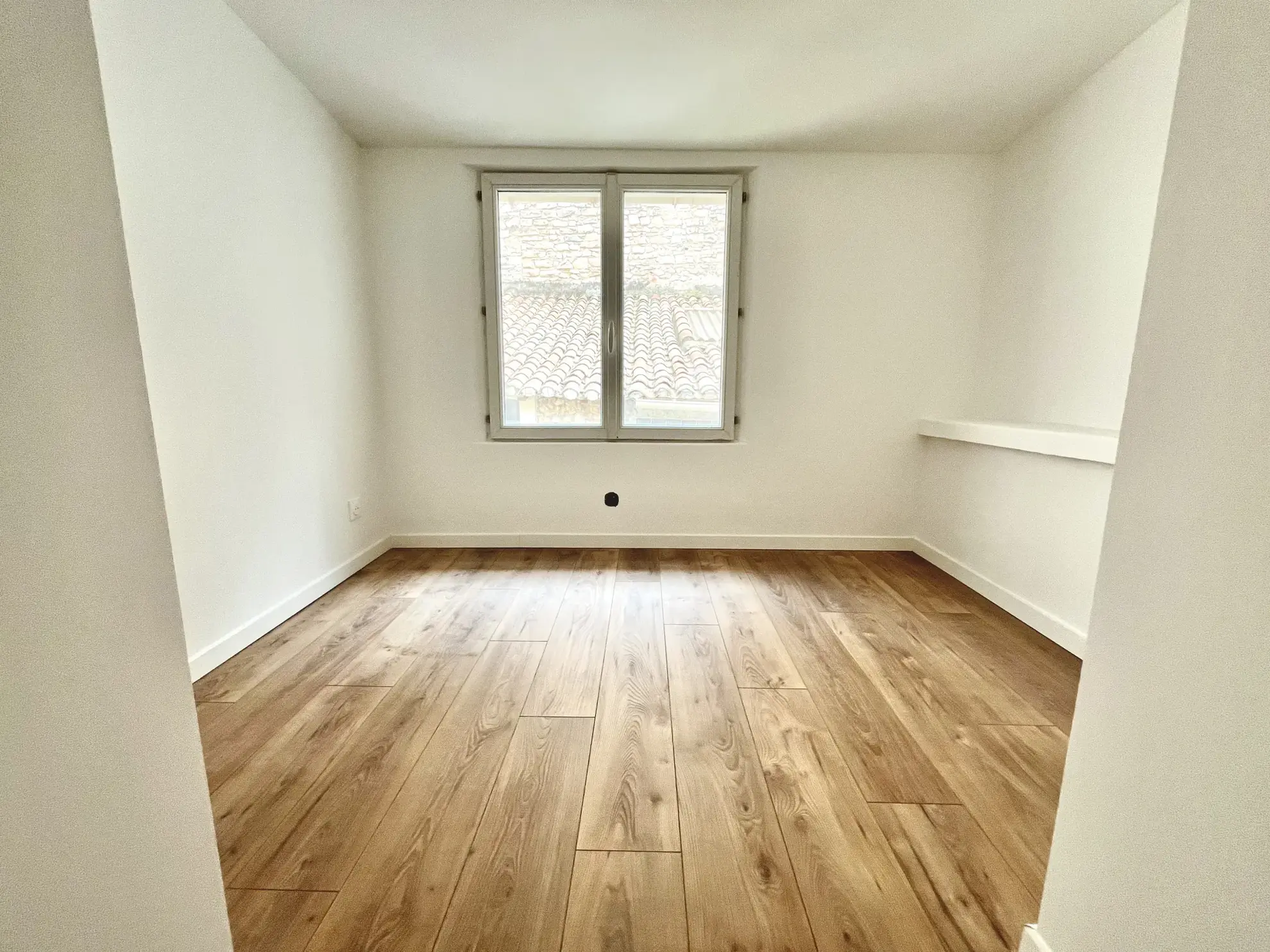 Appartement duplex rénové avec cour à Nîmes, secteur Carnot 