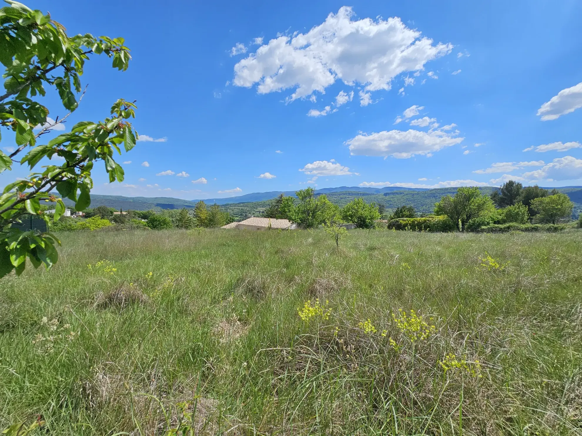 Terrain constructible de 660 m² avec magnifique vue sur le Luberon à Apt 