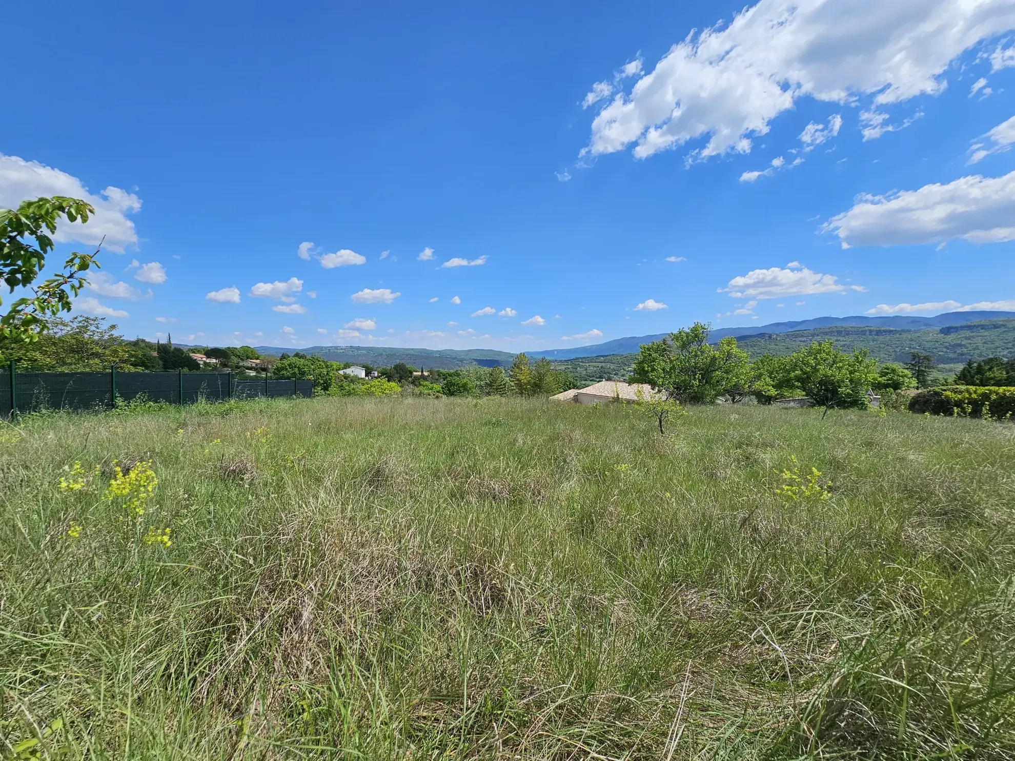 Terrain constructible de 660 m² avec magnifique vue sur le Luberon à Apt 
