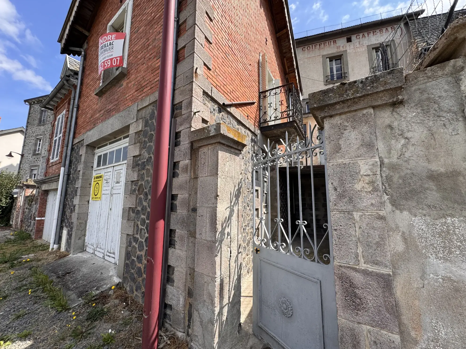 Petite maison à vendre à Neussargues Moissac avec jardin et parking - Opportunité rare 