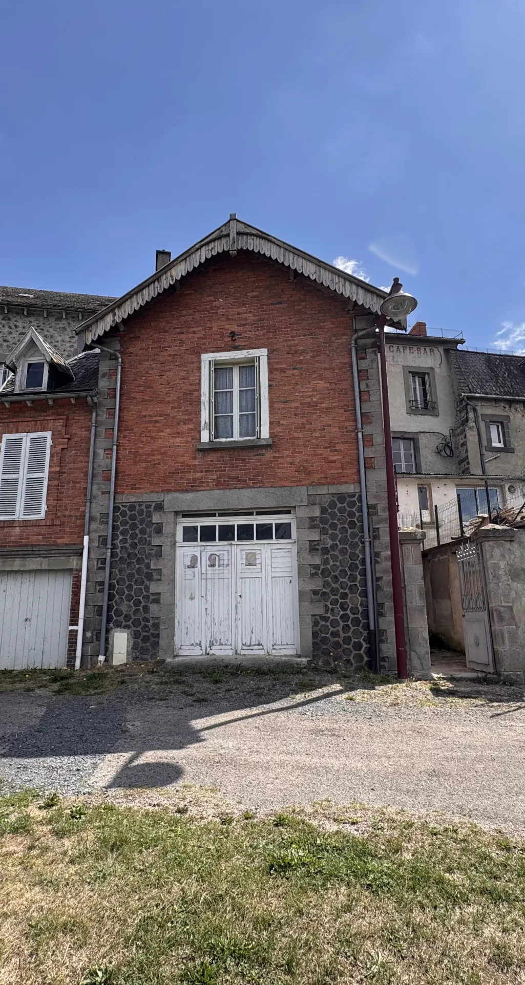 Petite maison à vendre à Neussargues Moissac avec jardin et parking - Opportunité rare 