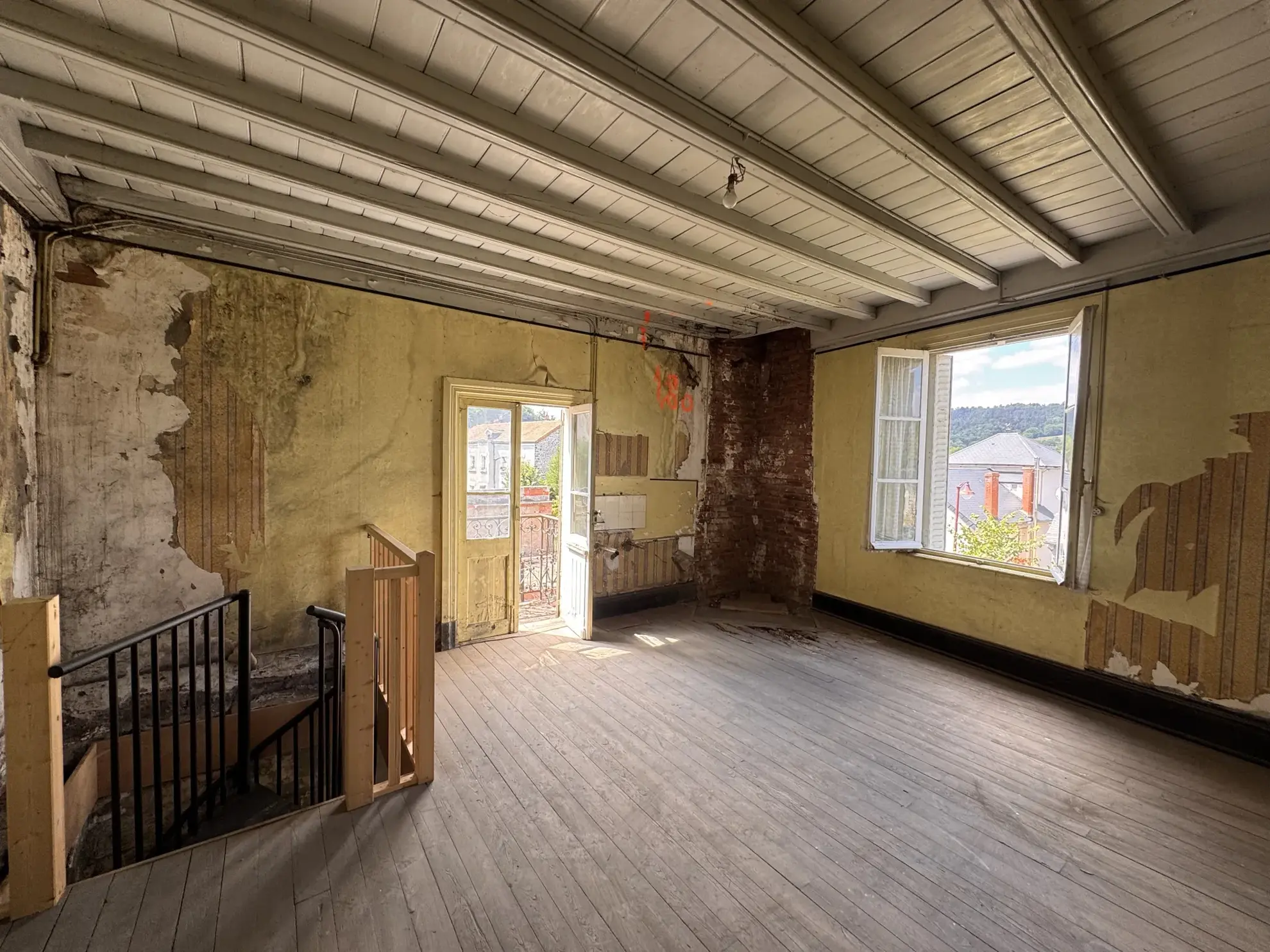 Petite maison à vendre à Neussargues Moissac avec jardin et parking - Opportunité rare 