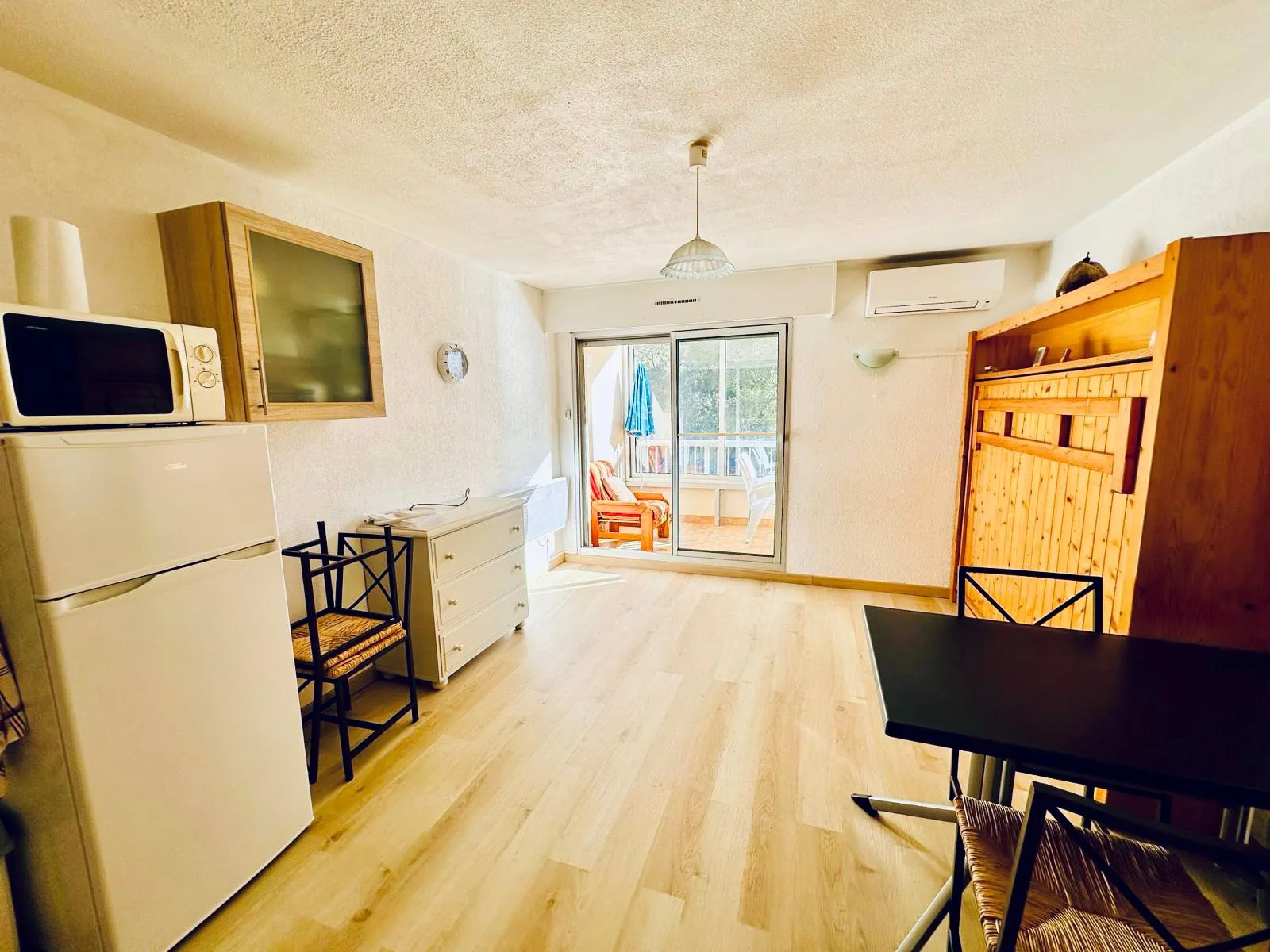 Studio meublé à vendre à Saint Mandrier, proche plage avec parking sécurisé 