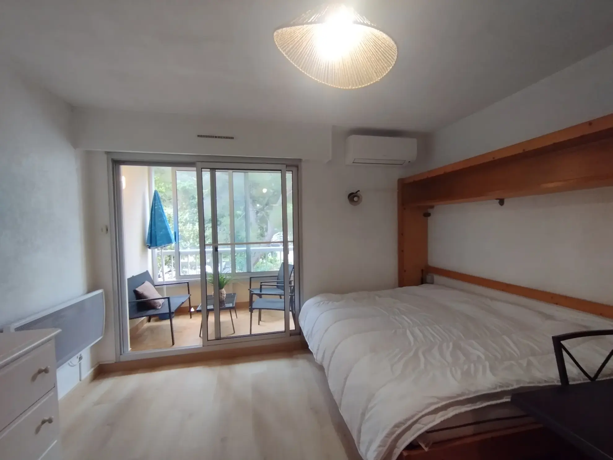 Studio meublé à vendre à Saint Mandrier, proche plage avec parking sécurisé 