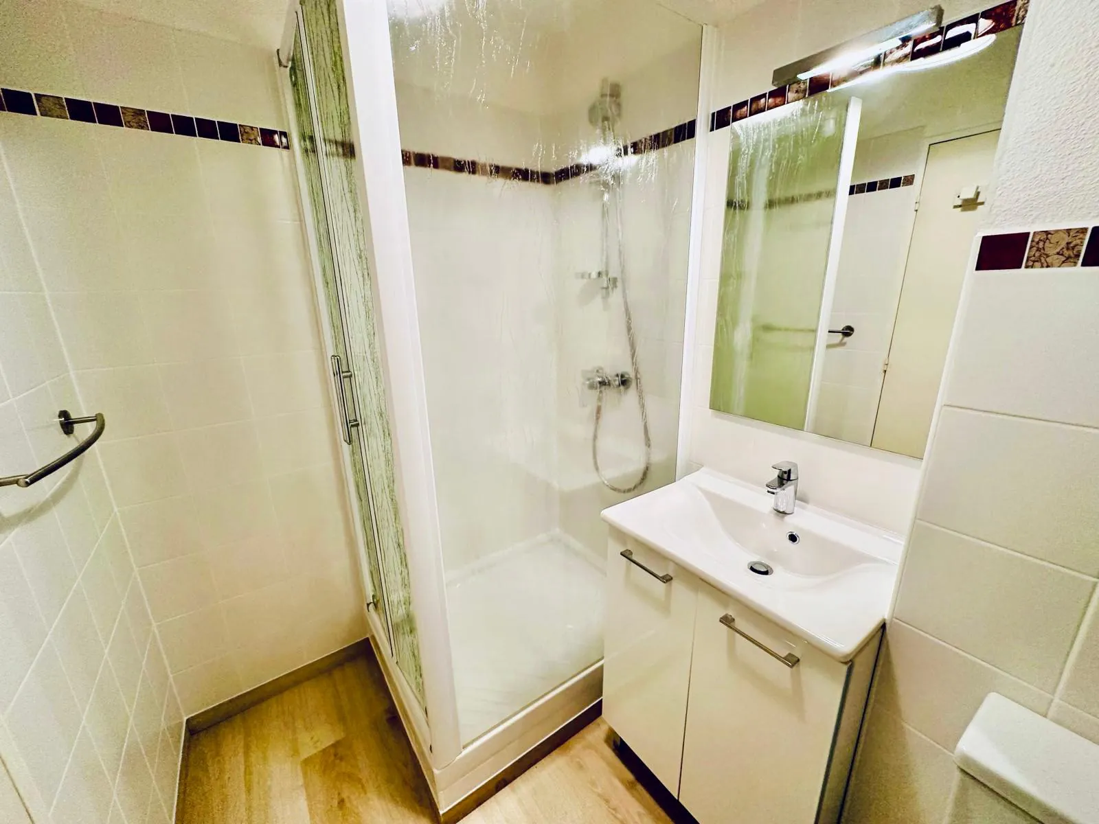 Studio meublé à vendre à Saint Mandrier, proche plage avec parking sécurisé 