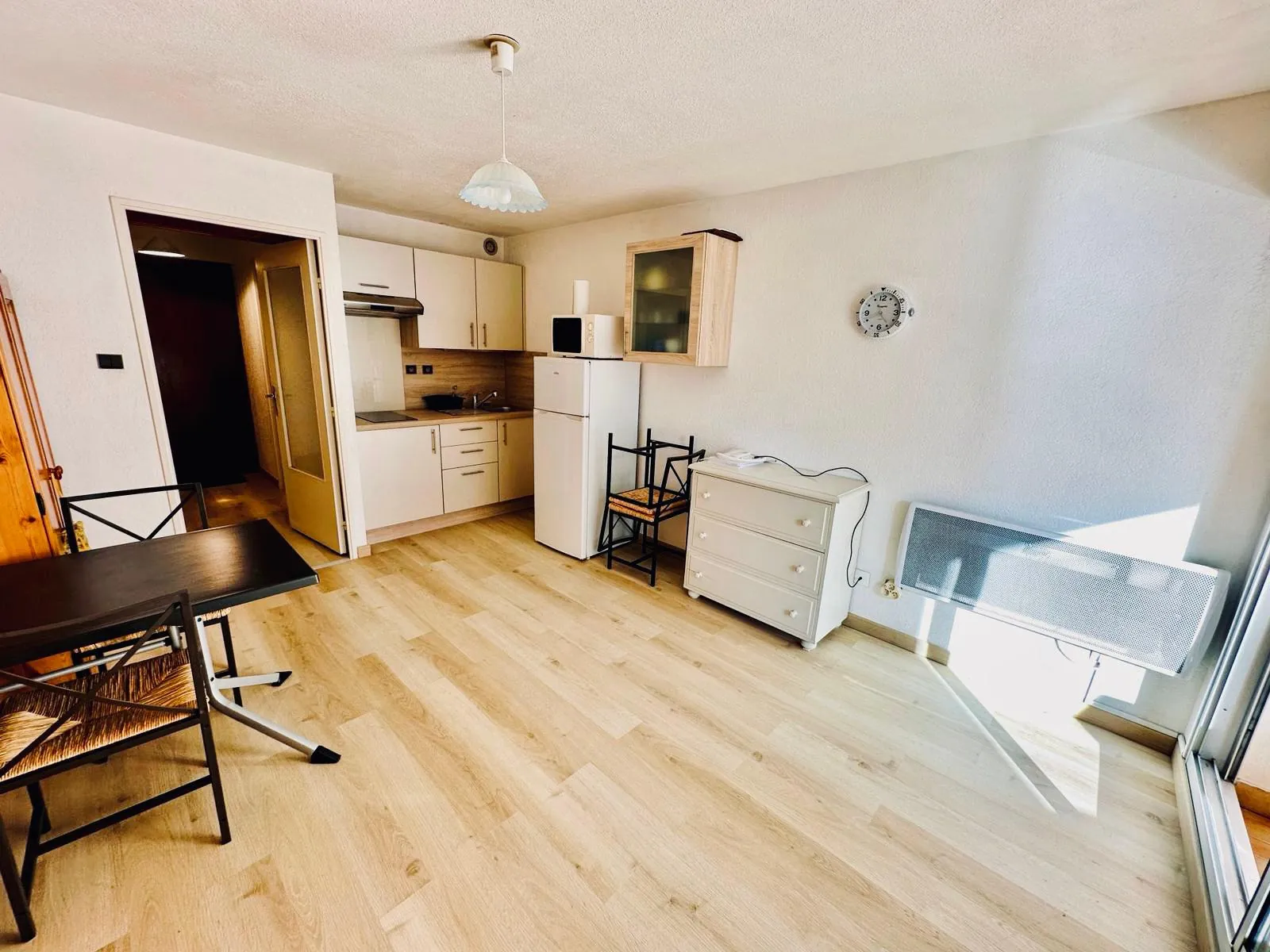 Studio meublé à vendre à Saint Mandrier, proche plage avec parking sécurisé 