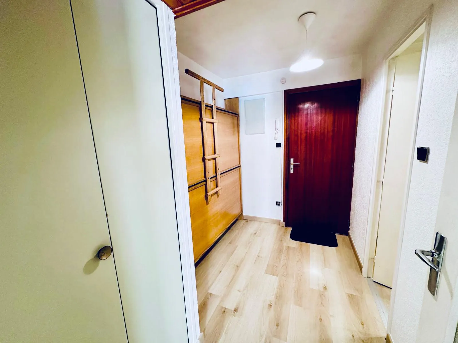 Studio meublé à vendre à Saint Mandrier, proche plage avec parking sécurisé 