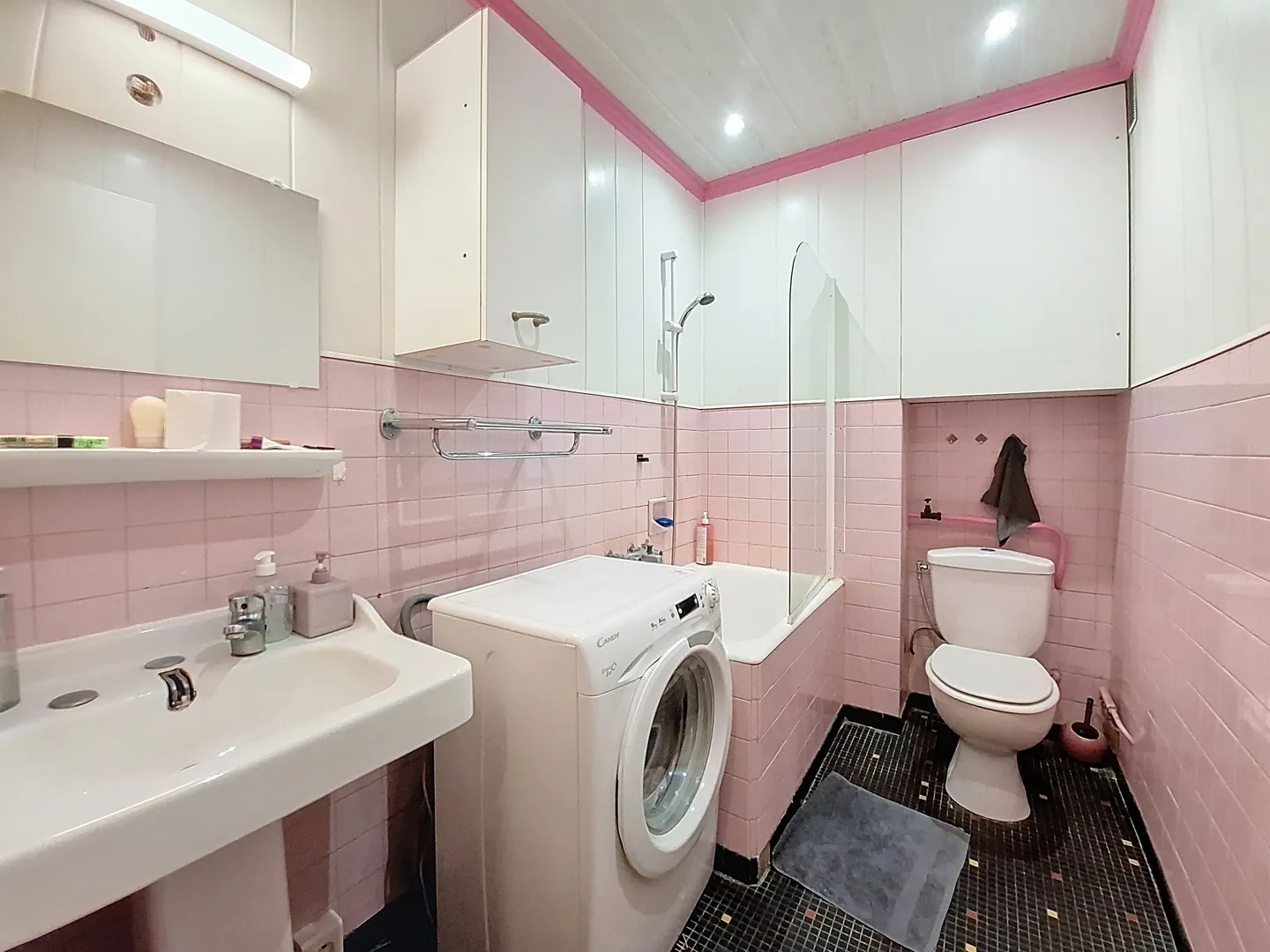 Joli studio à vendre à Grenoble avec balcon, cave et parking privé 