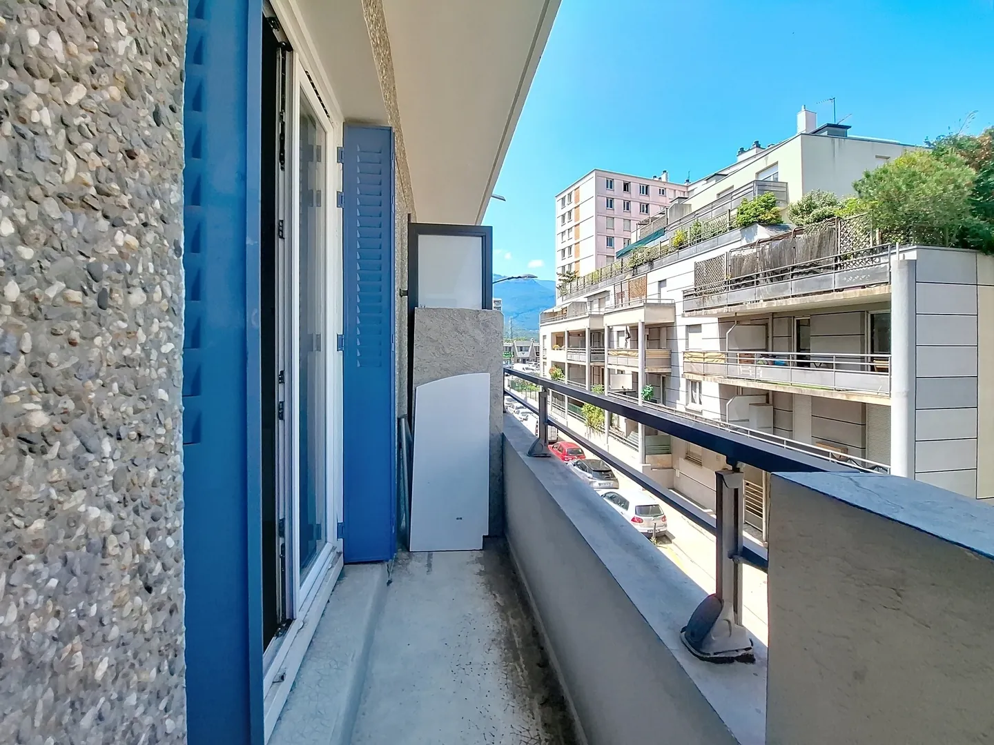 Joli studio à vendre à Grenoble avec balcon, cave et parking privé 