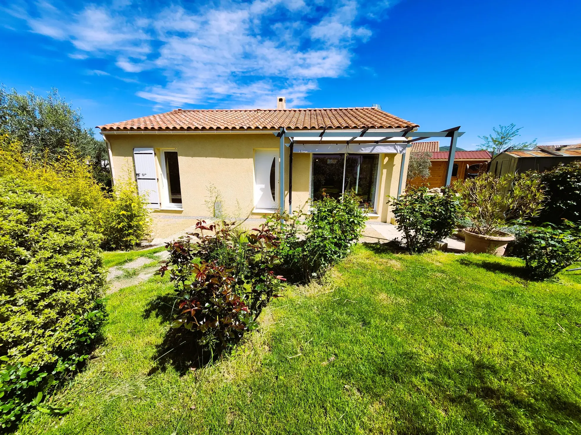 Maison de plain-pied de 84 m² avec vue exceptionnelle à Les Mées (04) 