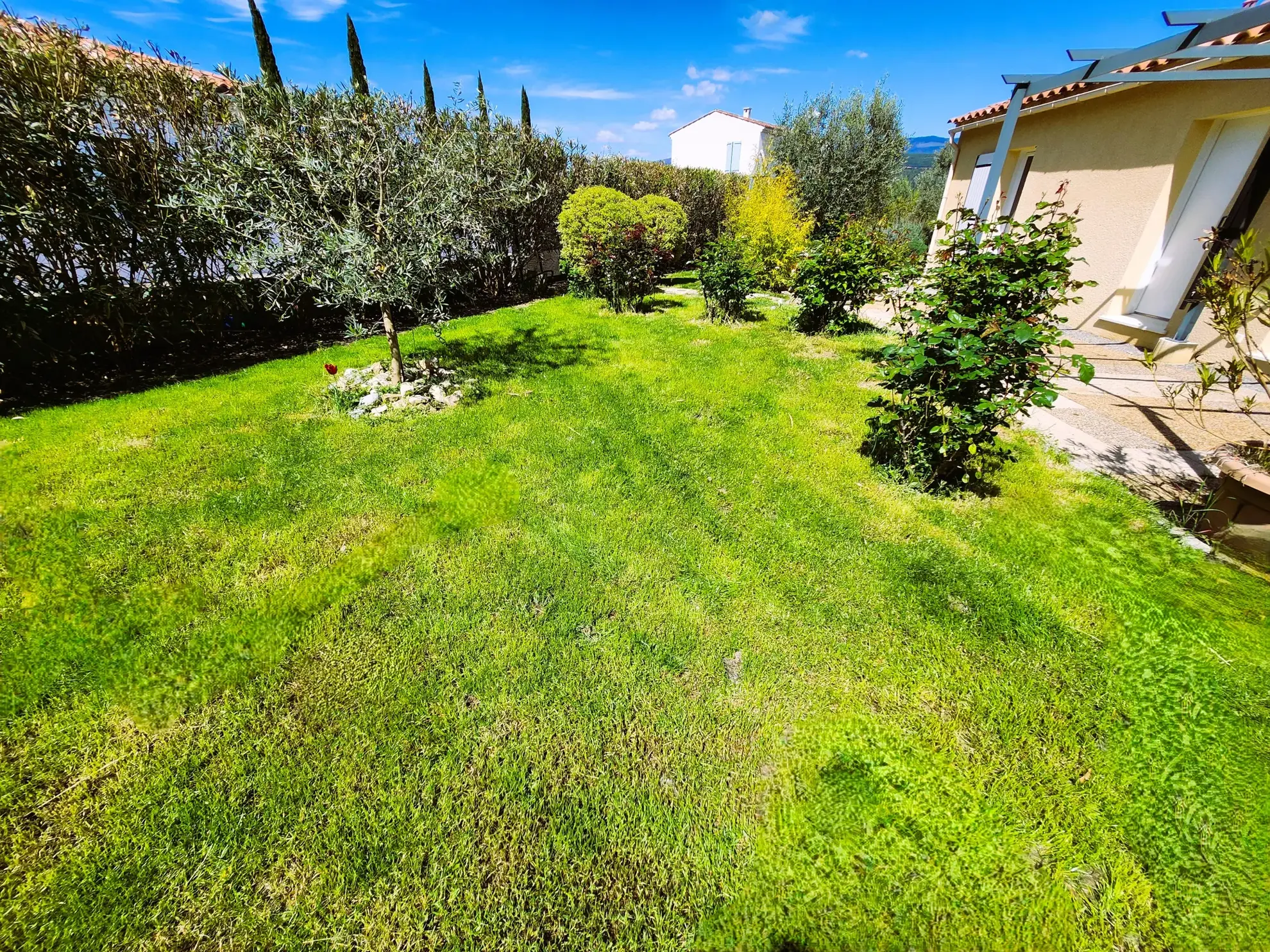 Maison de plain-pied de 84 m² avec vue exceptionnelle à Les Mées (04) 